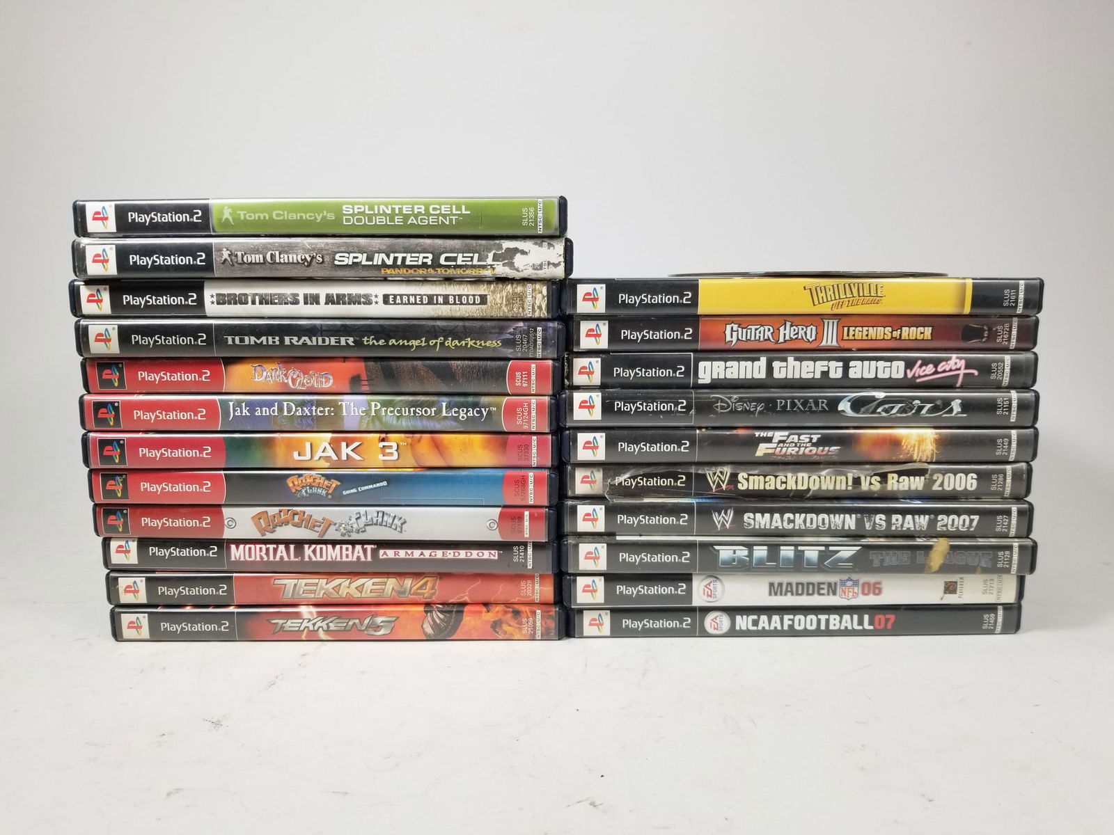 Lot of Assorted Xbox 360 Games: Lot of Assorted Xbox 360 Games Size 7" x 12" x 12" Literature Brooks Auction – Online Auction Terms & Conditions Contact: (856) 694-2960 | info@brooks.auction READ BEFORE YOU BID: We wan
