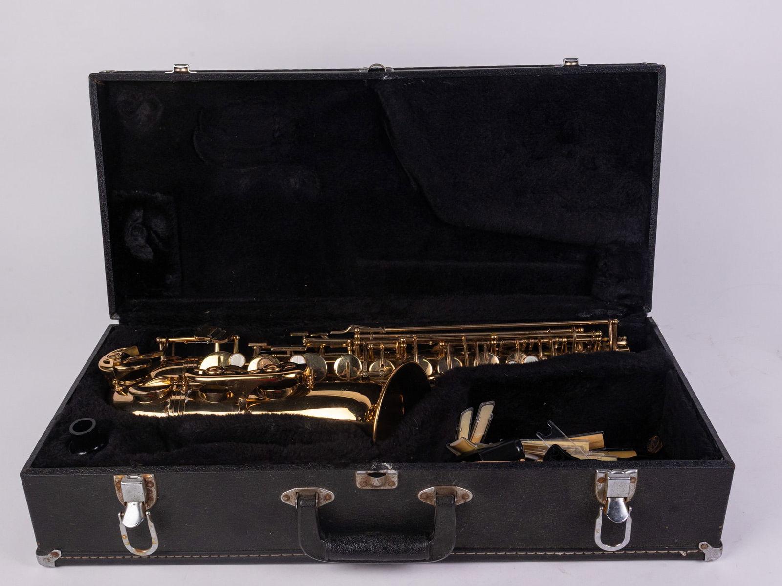 Jupiter K.H.S. Musical Instrument Co. Alto Saxophone in Case (1 of 7)