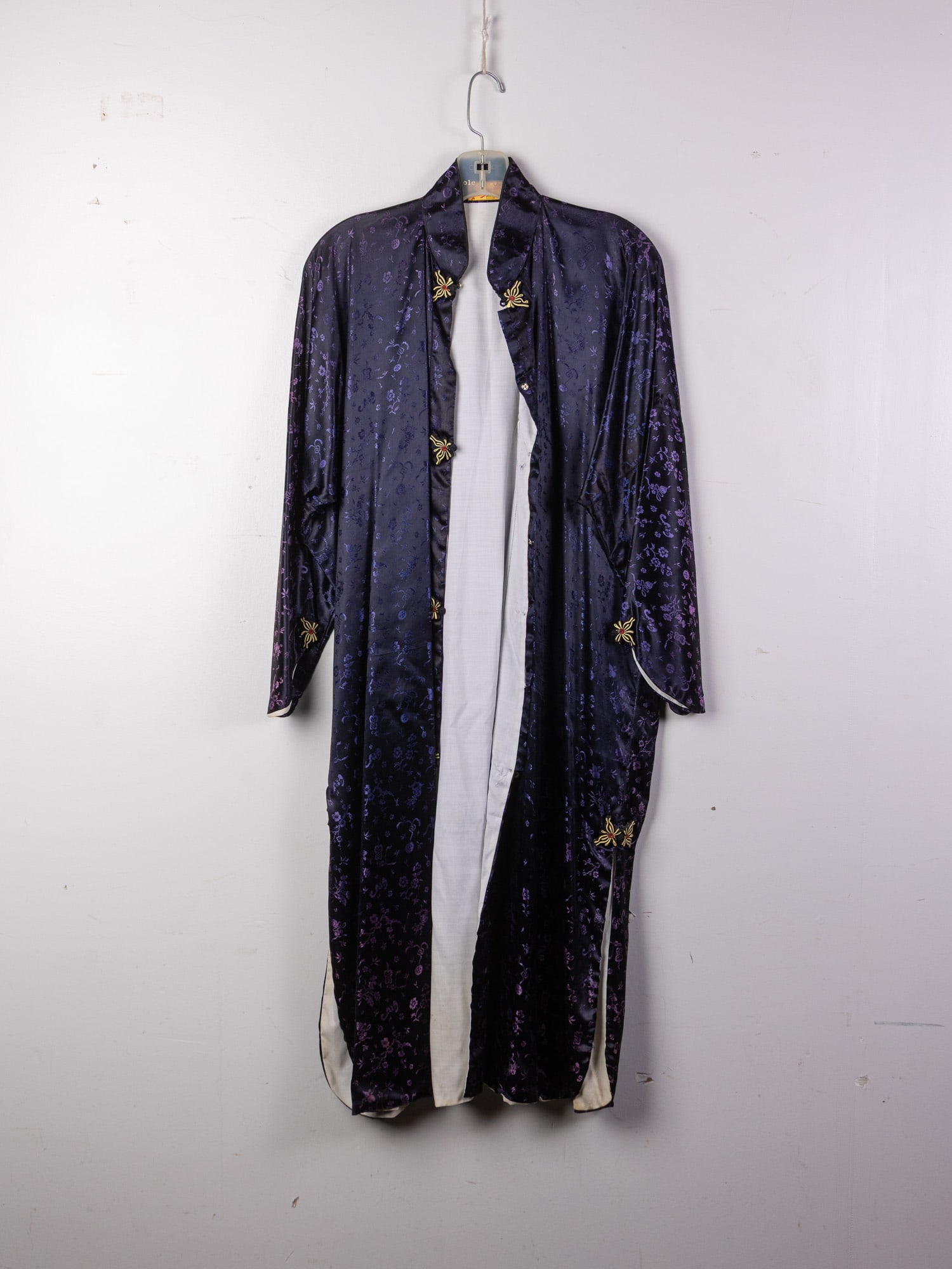 Vintage Asian Jacquard Patterned Outerwear: Vintage Asian Jacquard Patterned OuterwearLiteratureBrooks Auction – Online Auction Terms & Conditions Contact: (856) 694-2960 | info@brooks.auction READ BEFORE YOU BID: We want you to feel