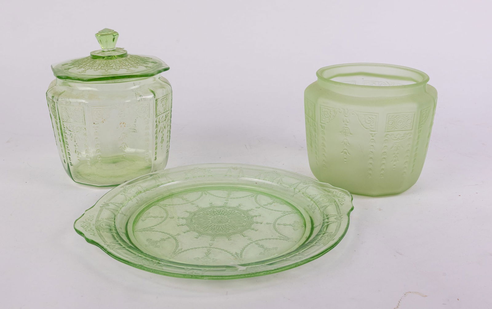 Lot of Vintage UV Reactive Glassware (1 of 5)