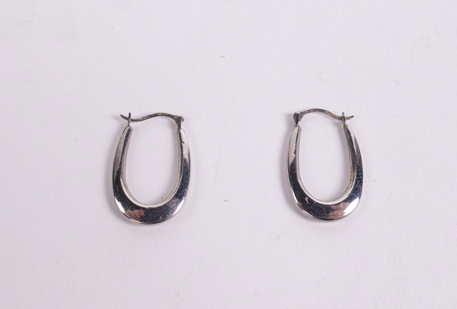 White Gold Earrings stamped 10k: White Gold Earrings stamped 10kLiteratureBrooks Auction – Online Auction Terms & Conditions Contact: (856) 694-2960 | info@brooks.auction READ BEFORE YOU BID: We want you to feel confident when