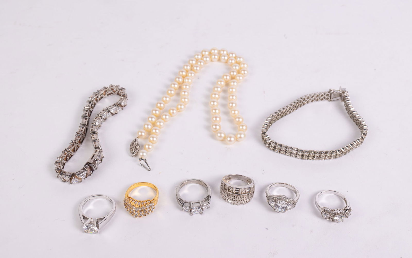 Cultured Pearls with 14KG stamped on clasp, 2 Bracelets, 6 Rings (1 of 10)
