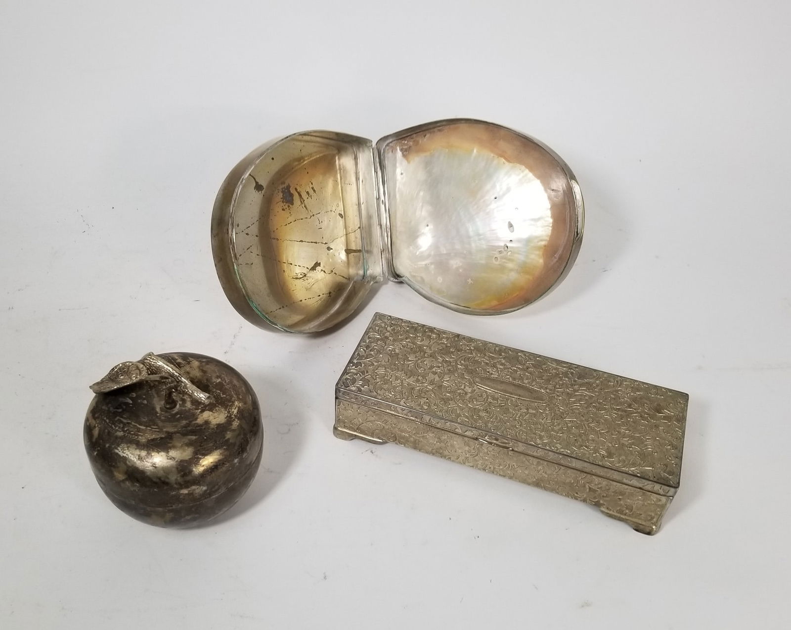 Silver Plate Lot - Jewelry Boxes/ Containers: Silver Plate lot - Jewelry Boxes/ ContainersLiteratureBrooks Auction – Online Auction Terms & Conditions Contact: (856) 694-2960 | info@brooks.auction READ BEFORE YOU BID: We want you to feel