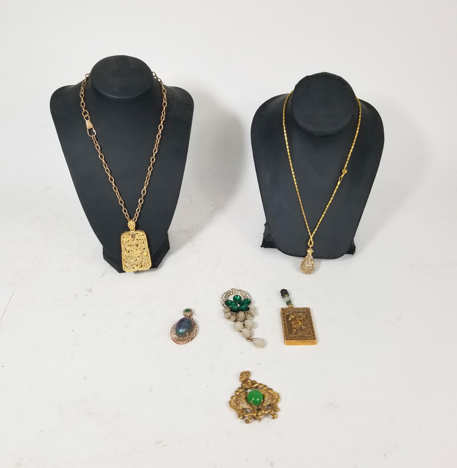 Vintage Asian Jewelry Lot Gold toned Necklaces and Pendants (1 of 2)