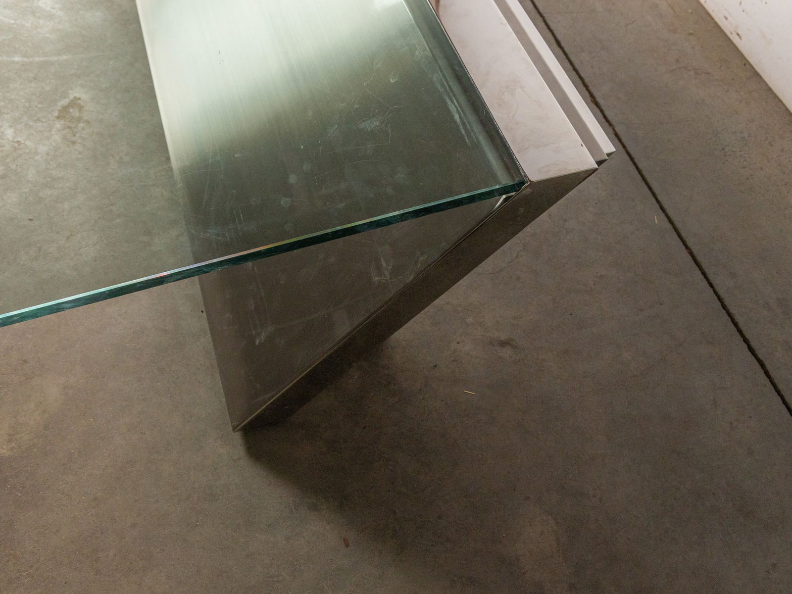 J. Wade Beam | Breuton Cantilever Glass Table - 10