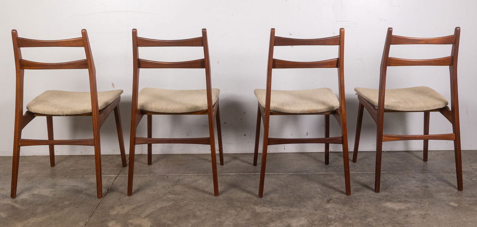 Habeo | (6) Modern "Boomerang" Teak Chairs - 11