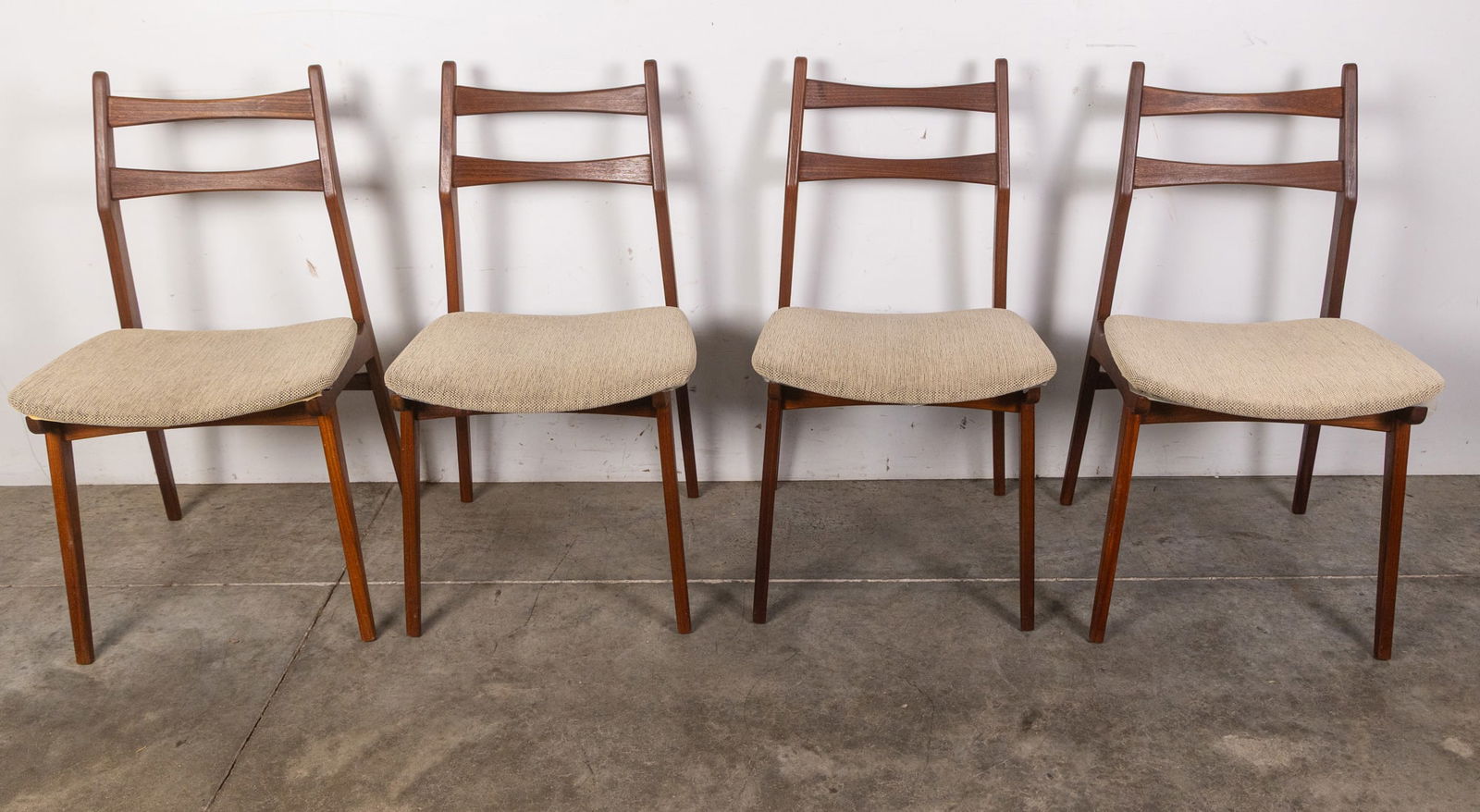 Habeo | (6) Modern "Boomerang" Teak Chairs - 6