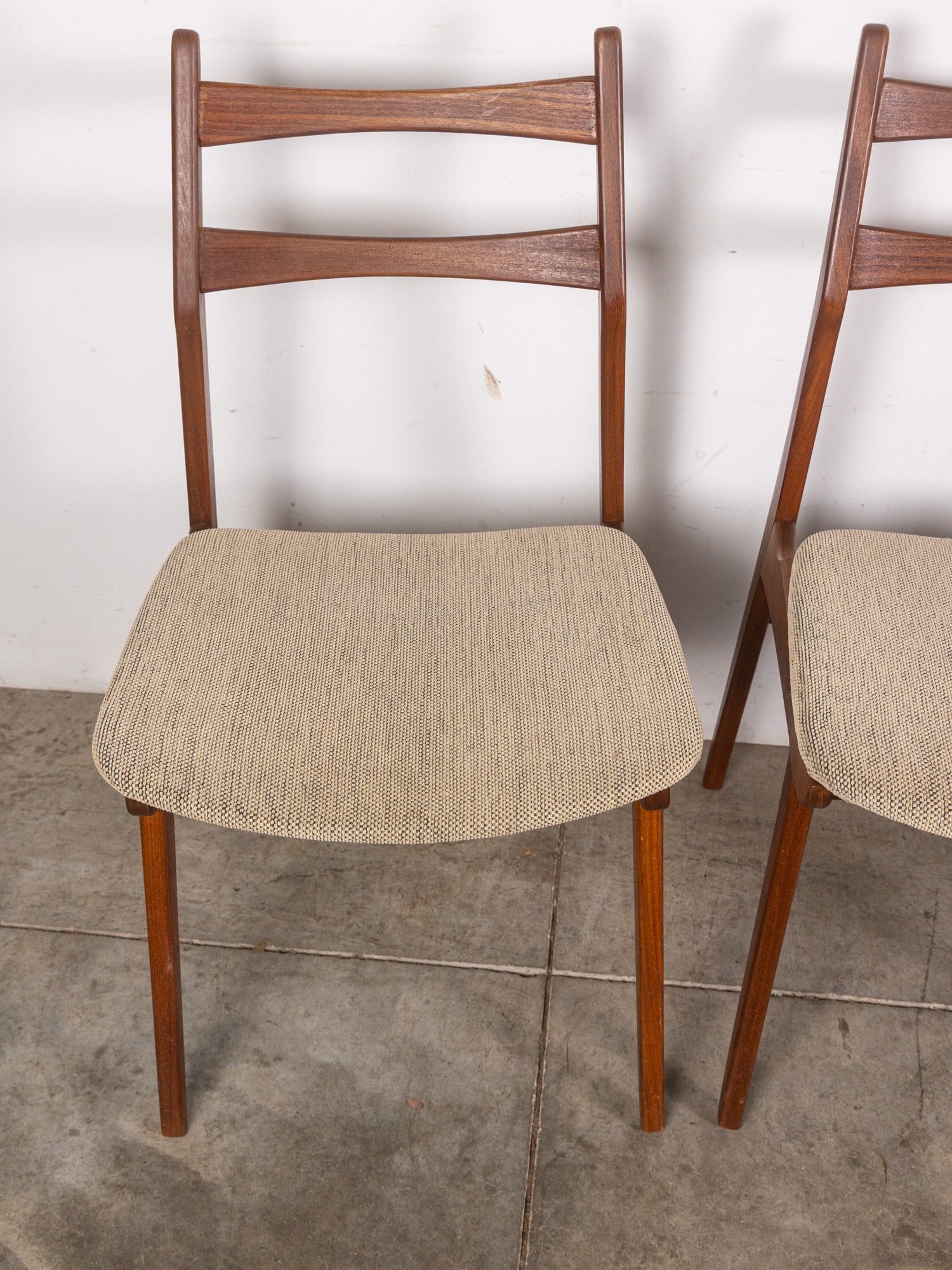 Habeo | (6) Modern "Boomerang" Teak Chairs - 7