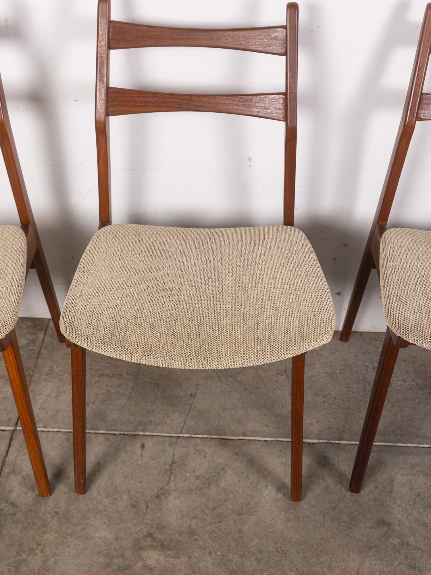 Habeo | (6) Modern "Boomerang" Teak Chairs - 8