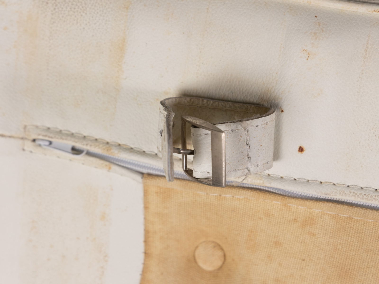 After Ludwig Mies van der Rohe (1886-1969) | Chrome & White Leather "Barcelona" Couch - 14