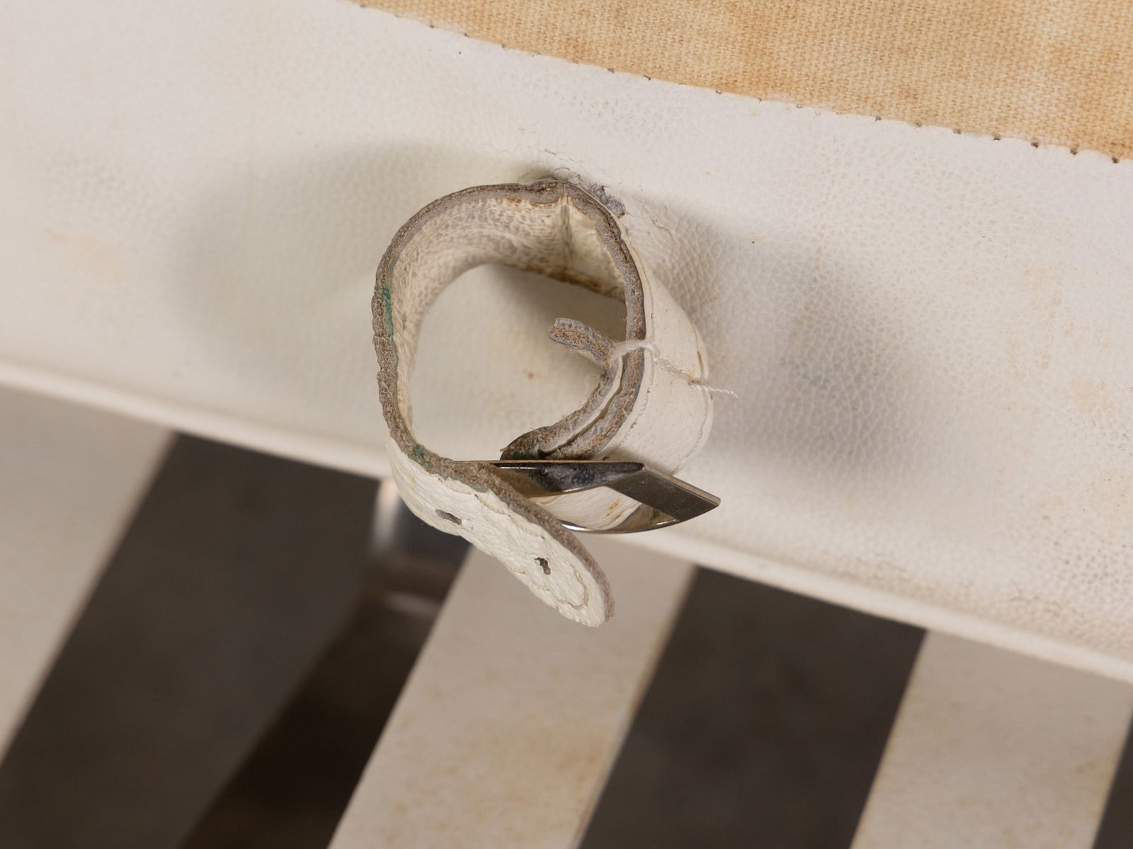 After Ludwig Mies van der Rohe (1886-1969) | Chrome & White Leather "Barcelona" Couch - 15