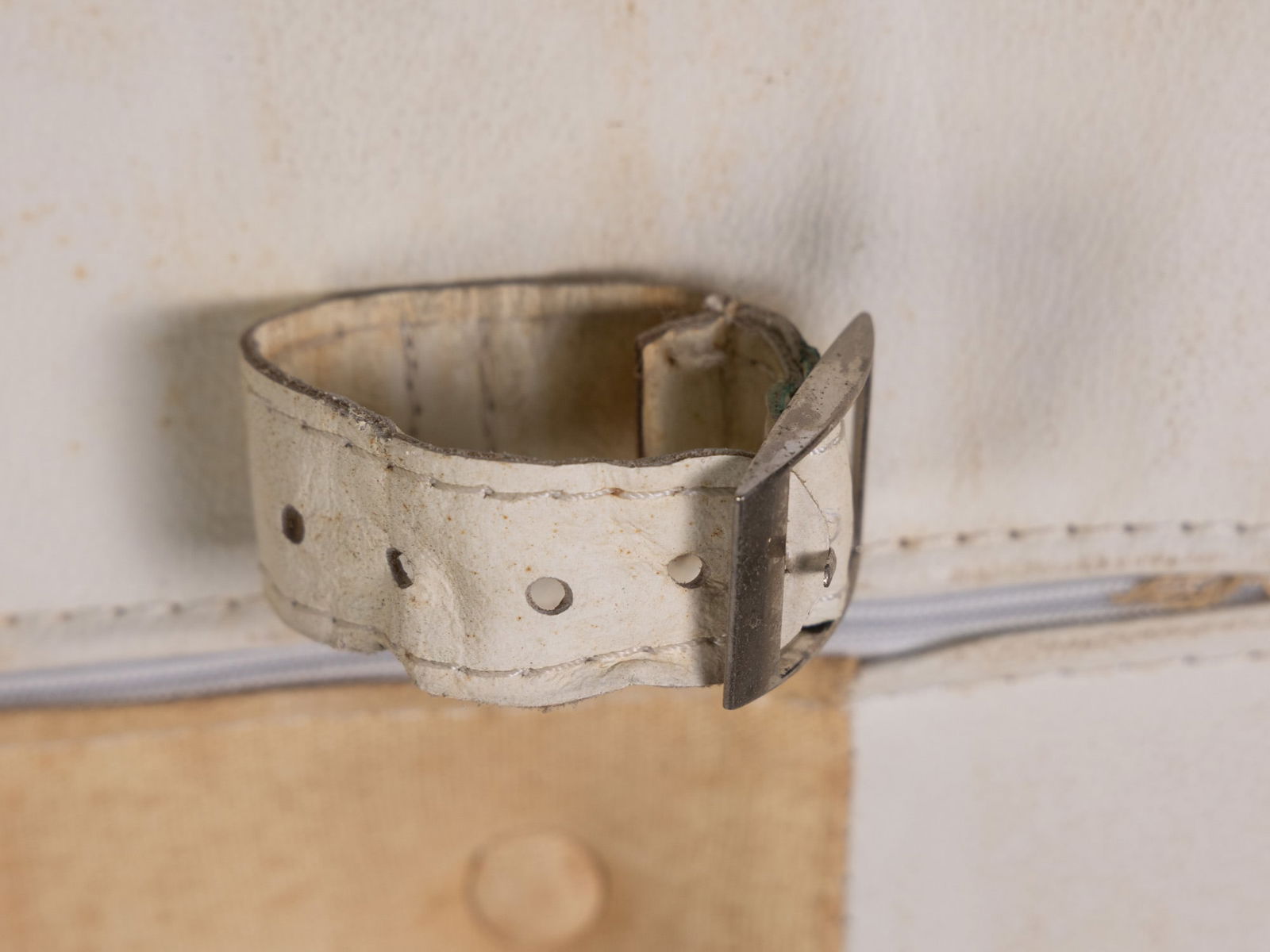 After Ludwig Mies van der Rohe (1886-1969) | Chrome & White Leather "Barcelona" Couch - 16