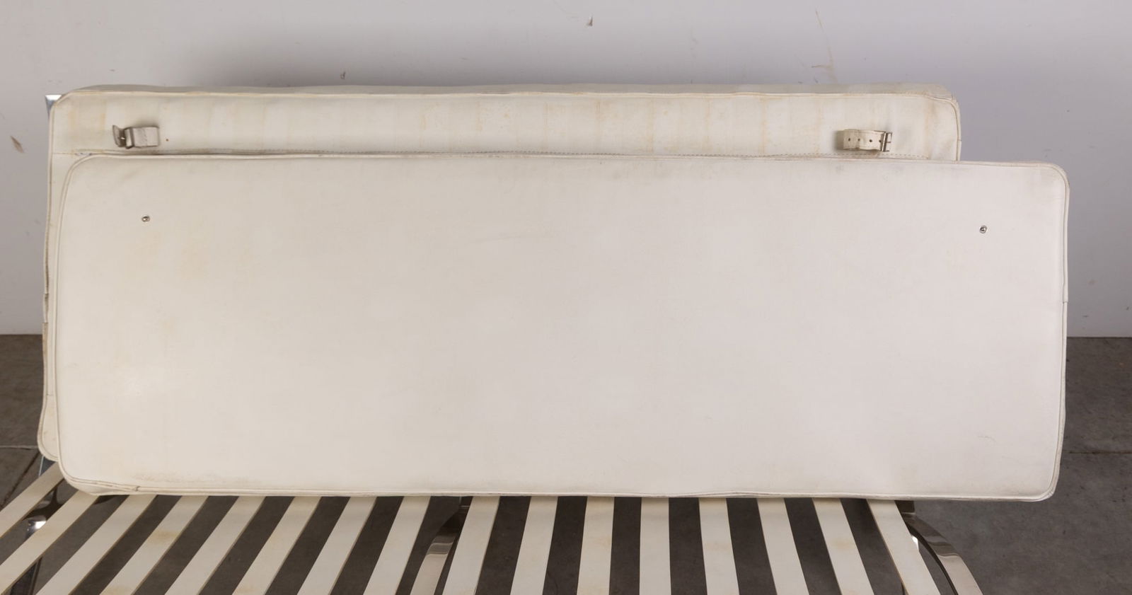 After Ludwig Mies van der Rohe (1886-1969) | Chrome & White Leather "Barcelona" Couch - 17