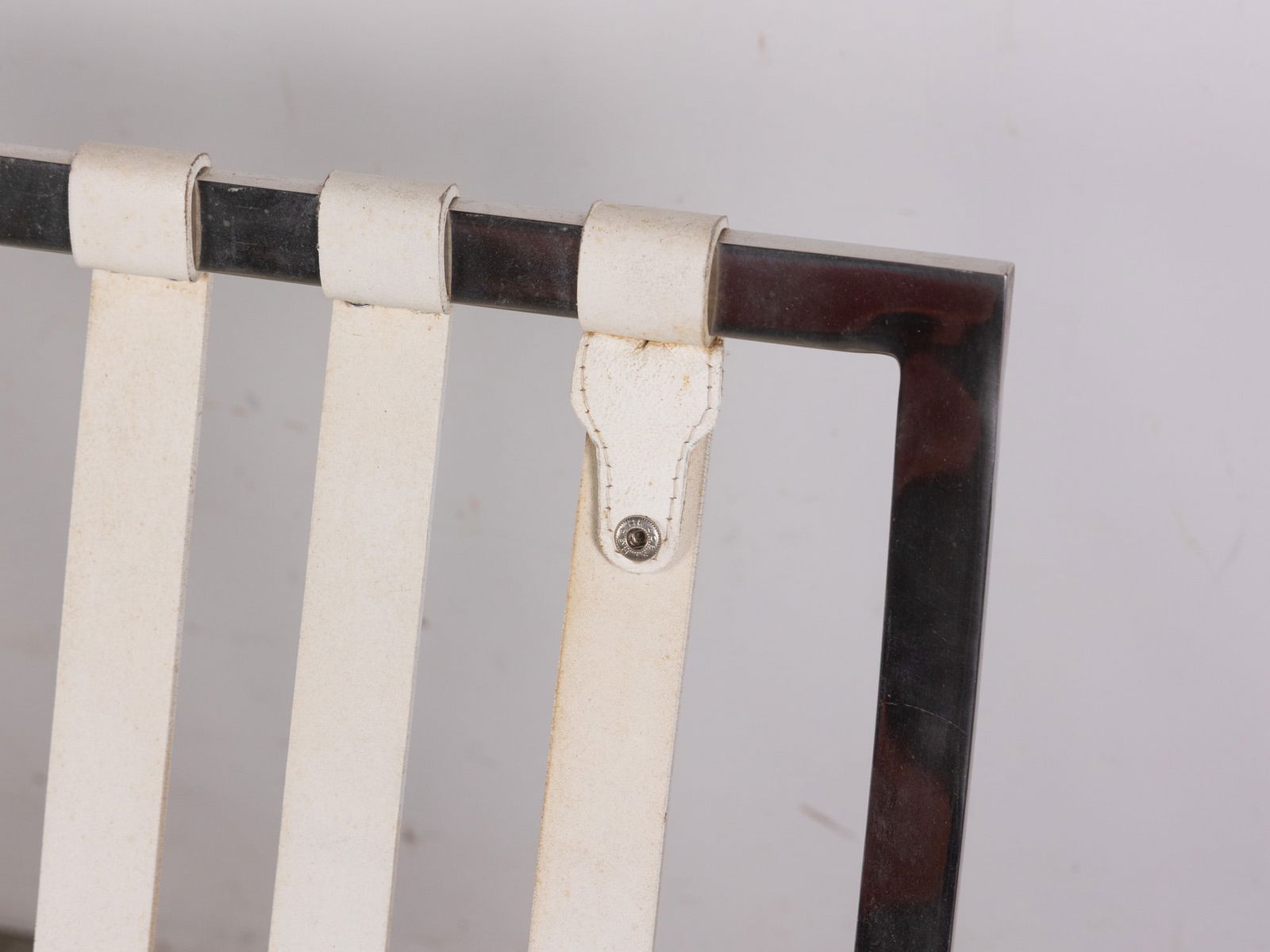 After Ludwig Mies van der Rohe (1886-1969) | Chrome & White Leather "Barcelona" Couch - 8