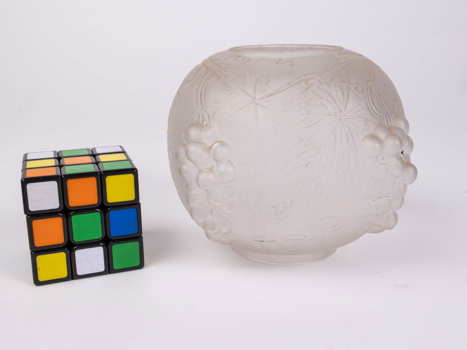 René Lalique | "Raisins" Perfume Burner, Frosted Glass Globe - 2