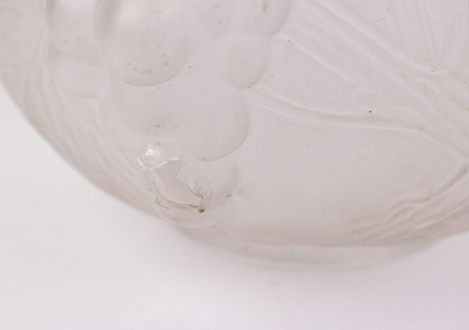 René Lalique | "Raisins" Perfume Burner, Frosted Glass Globe - 7