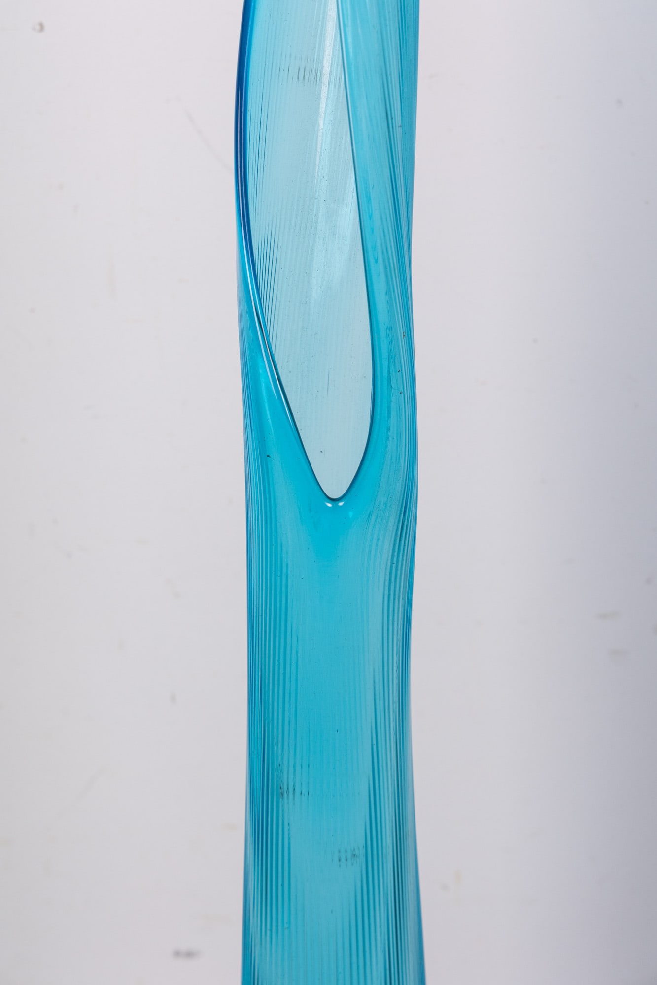 L.E. Smith | Sizeable Mid Century "Nubby Butt" Swung Vase - 3