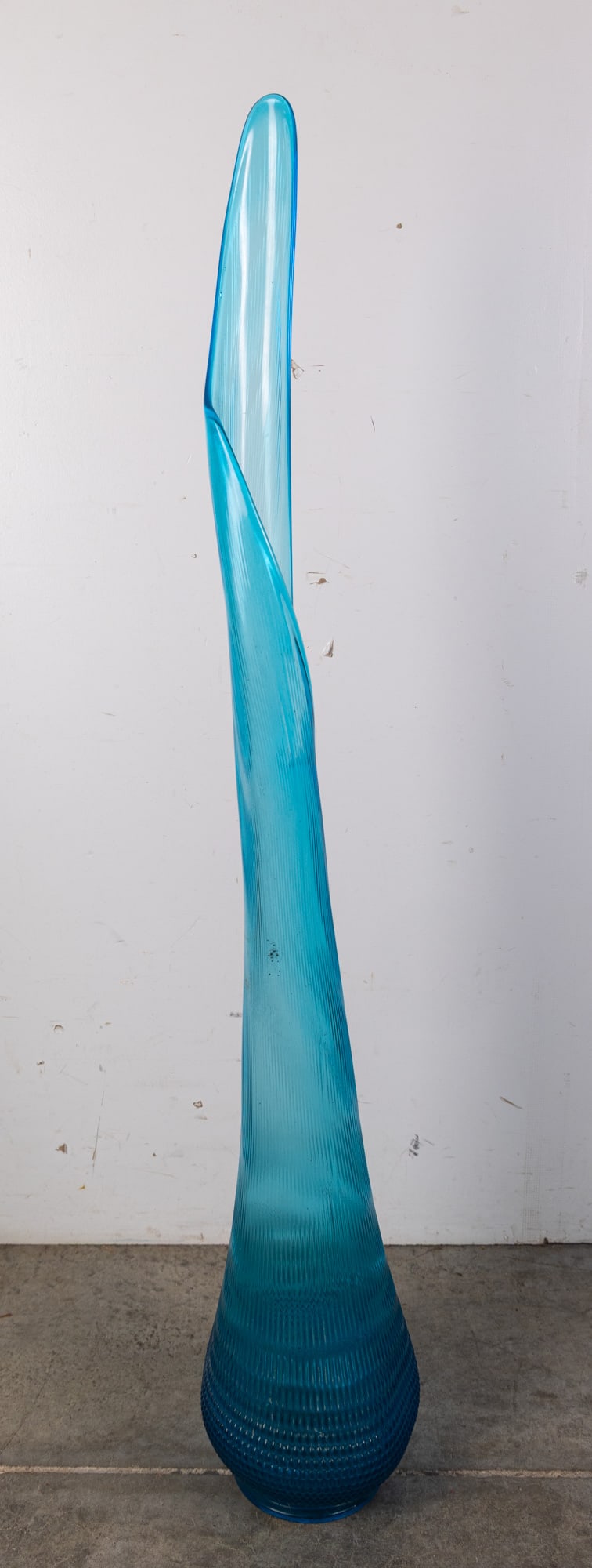 L.E. Smith | Sizeable Mid Century "Nubby Butt" Swung Vase - 5