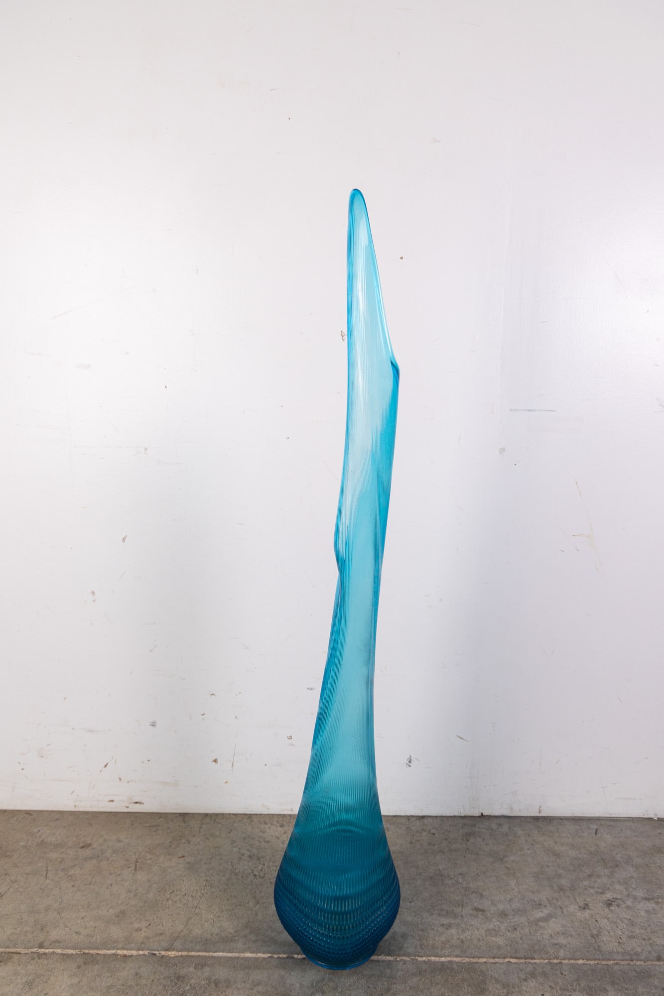 L.E. Smith | Sizeable Mid Century "Nubby Butt" Swung Vase - 6