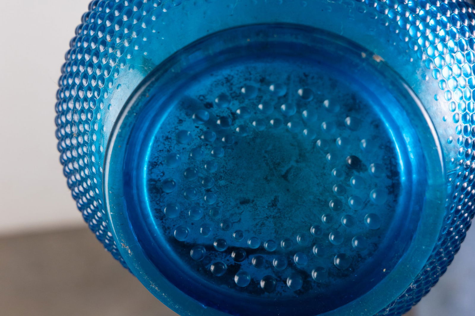 L.E. Smith | Sizeable Mid Century "Nubby Butt" Swung Vase - 8