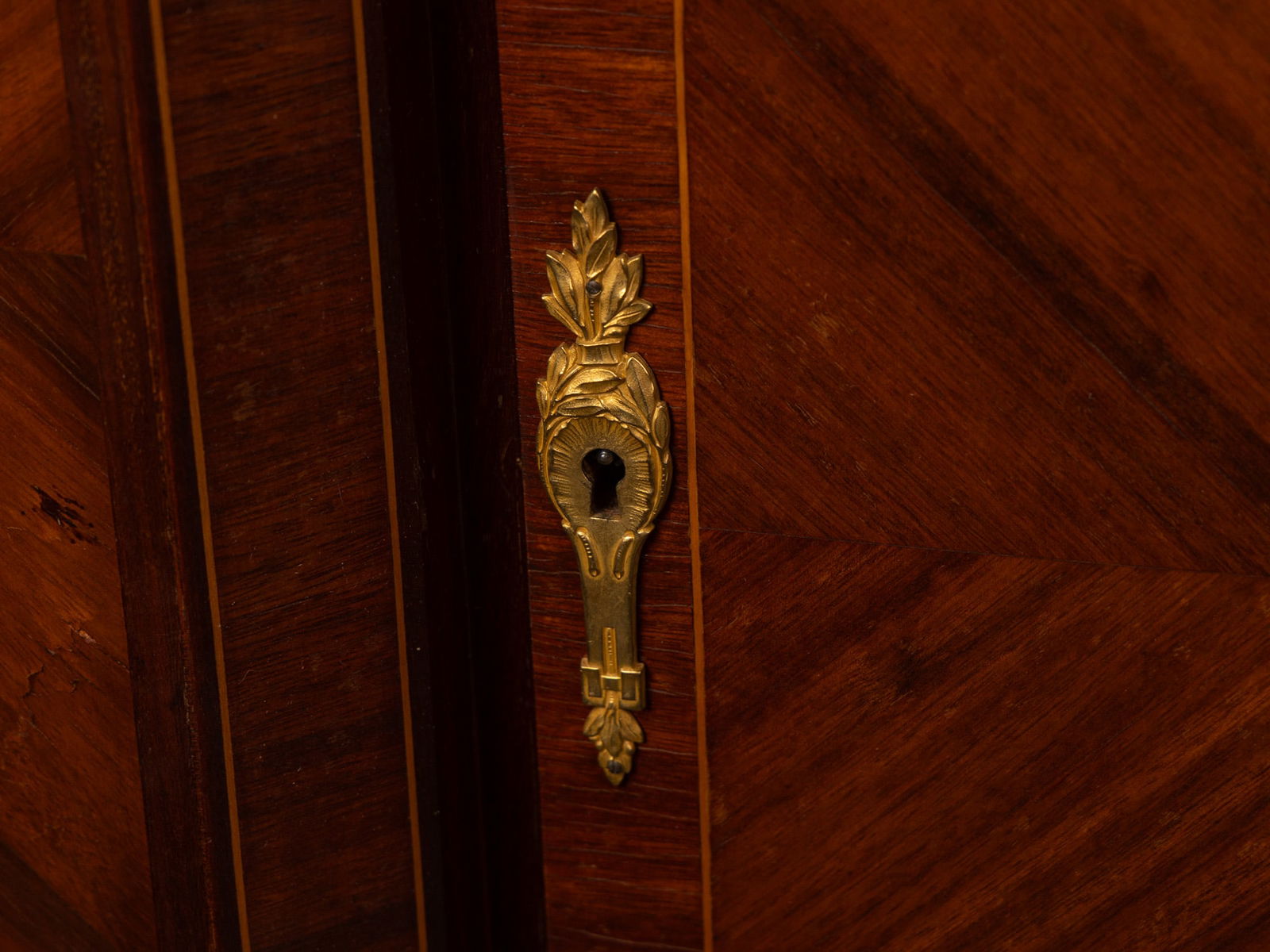 Antique Gilt French Vitrine - 16