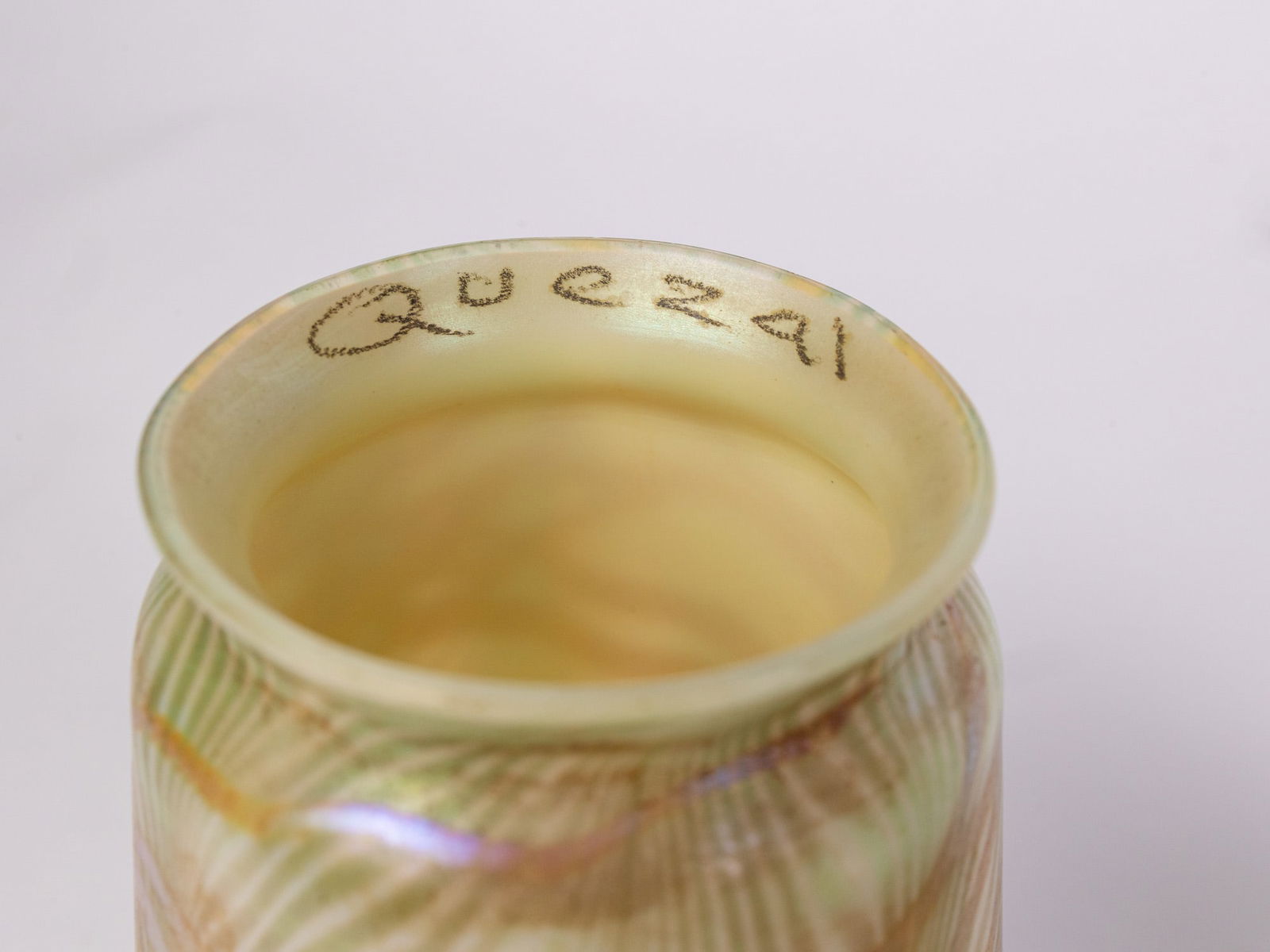 Quezal | (4) Iridescent Pulled Feather Glass Shades - 5