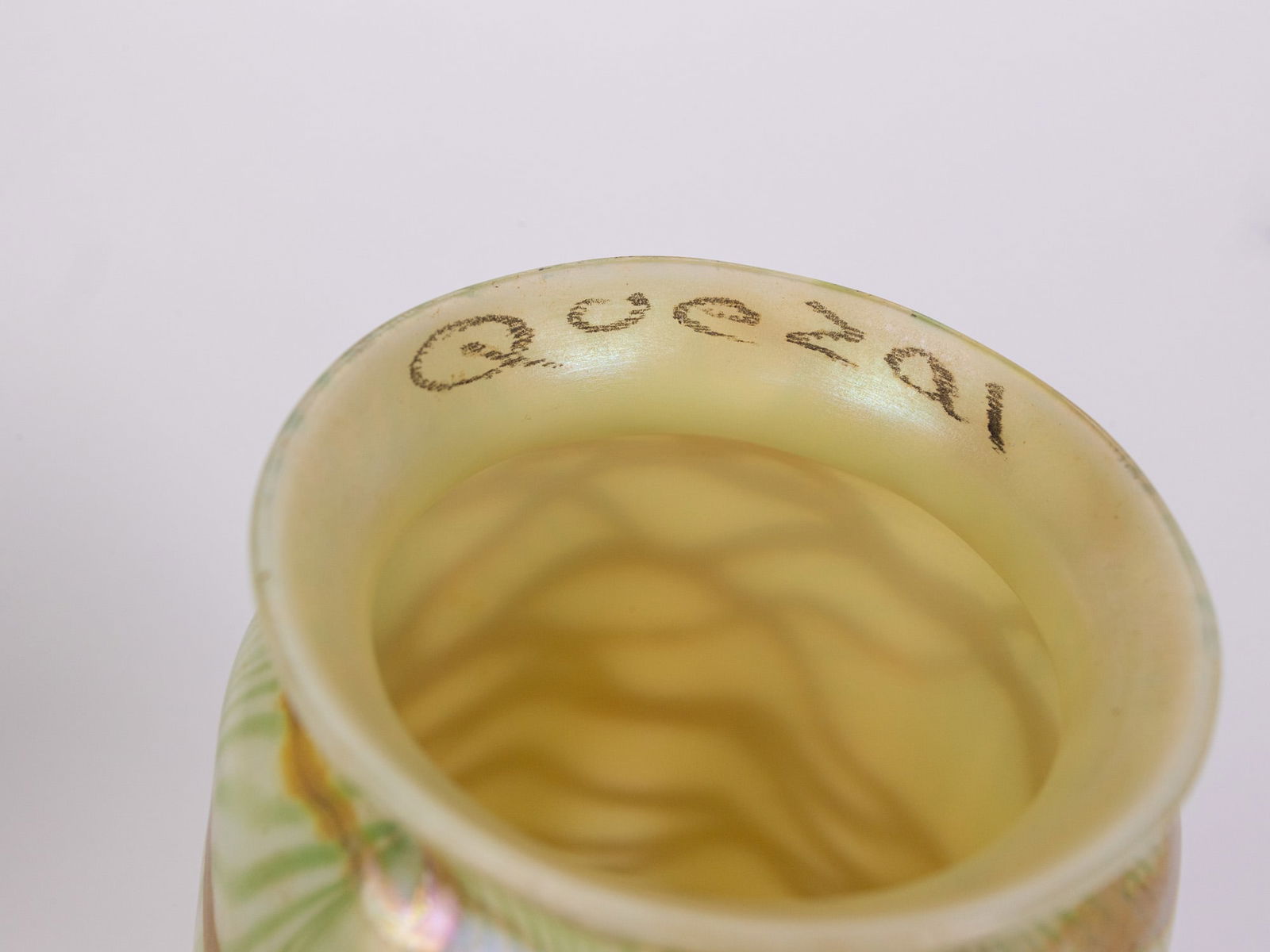 Quezal | (4) Iridescent Pulled Feather Glass Shades - 6