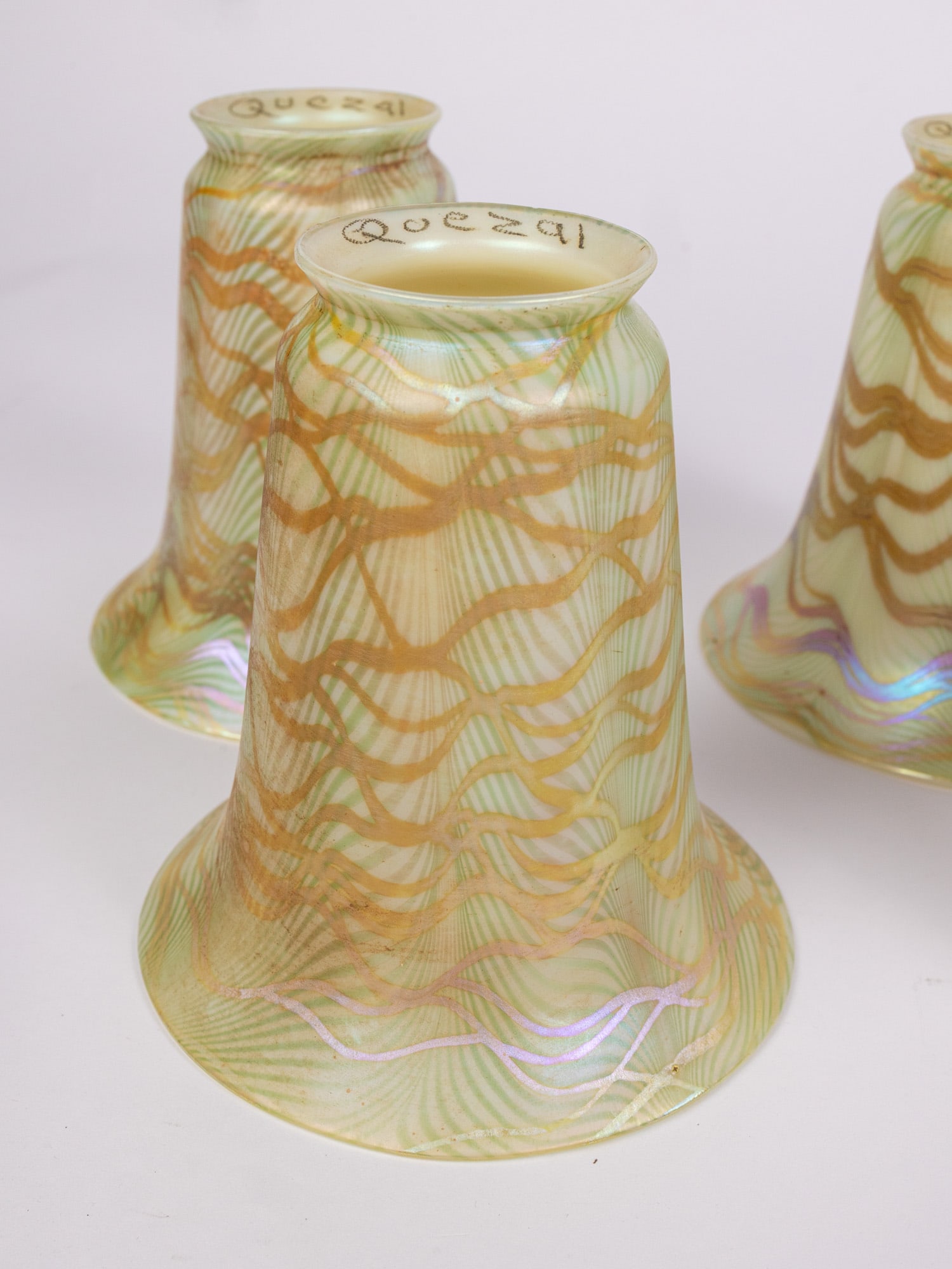 Quezal | (4) Iridescent Pulled Feather Glass Shades - 7