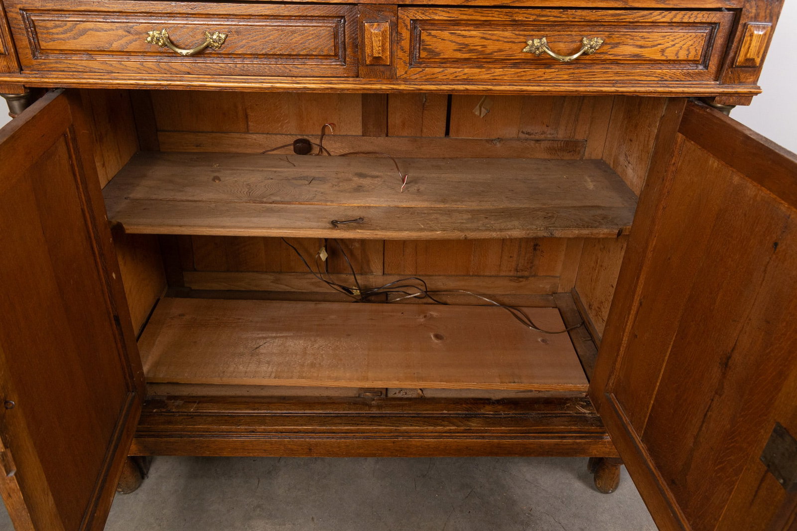 Victorian Two-Tiered Oak Sideboard - 12
