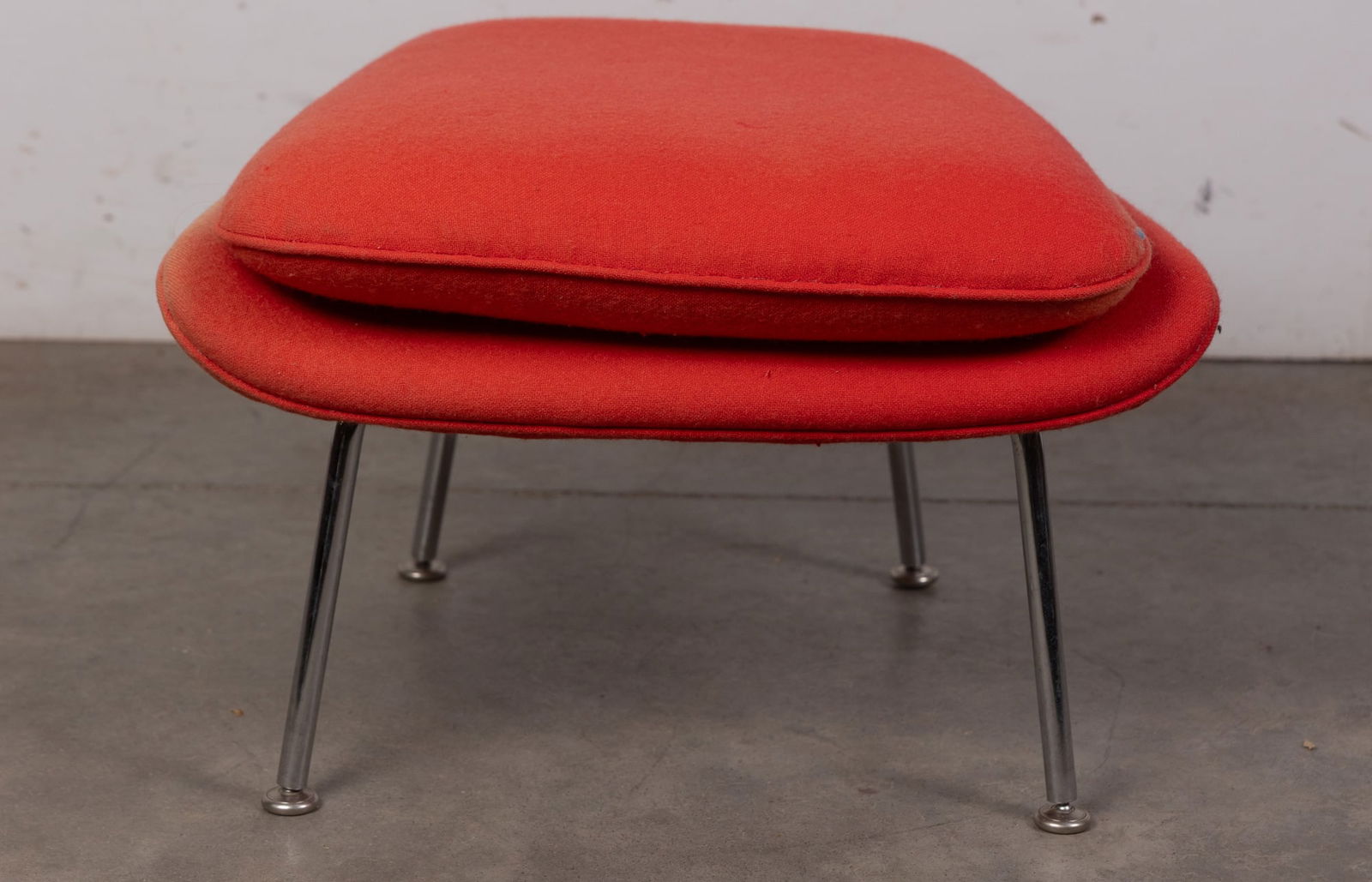 Eero Saarinen | Knoll "Womb" Ottoman (1 of 4)