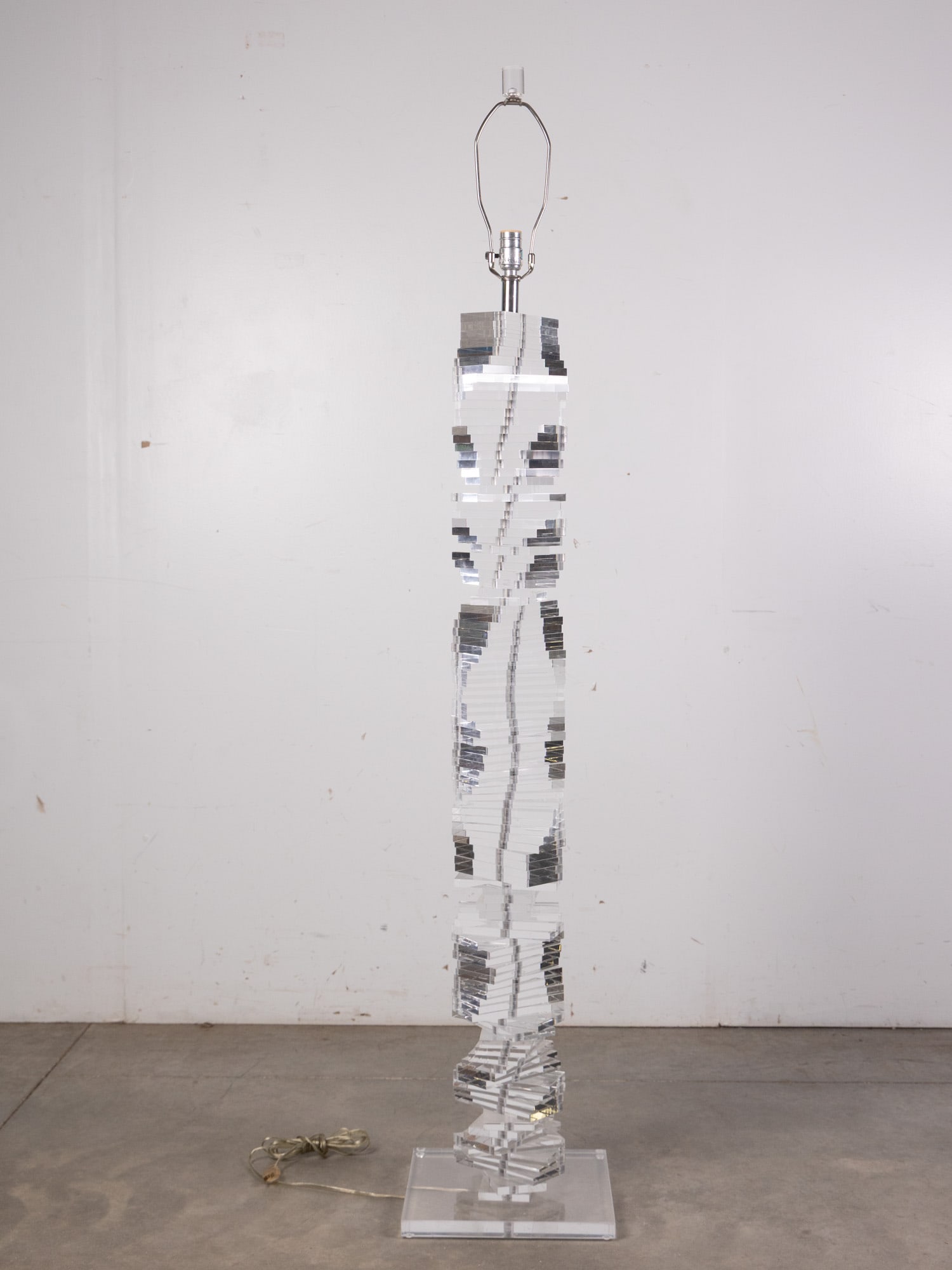 Karl Springer Attr. | Modern Stacked Lucite Helix Floor Lamp - 9