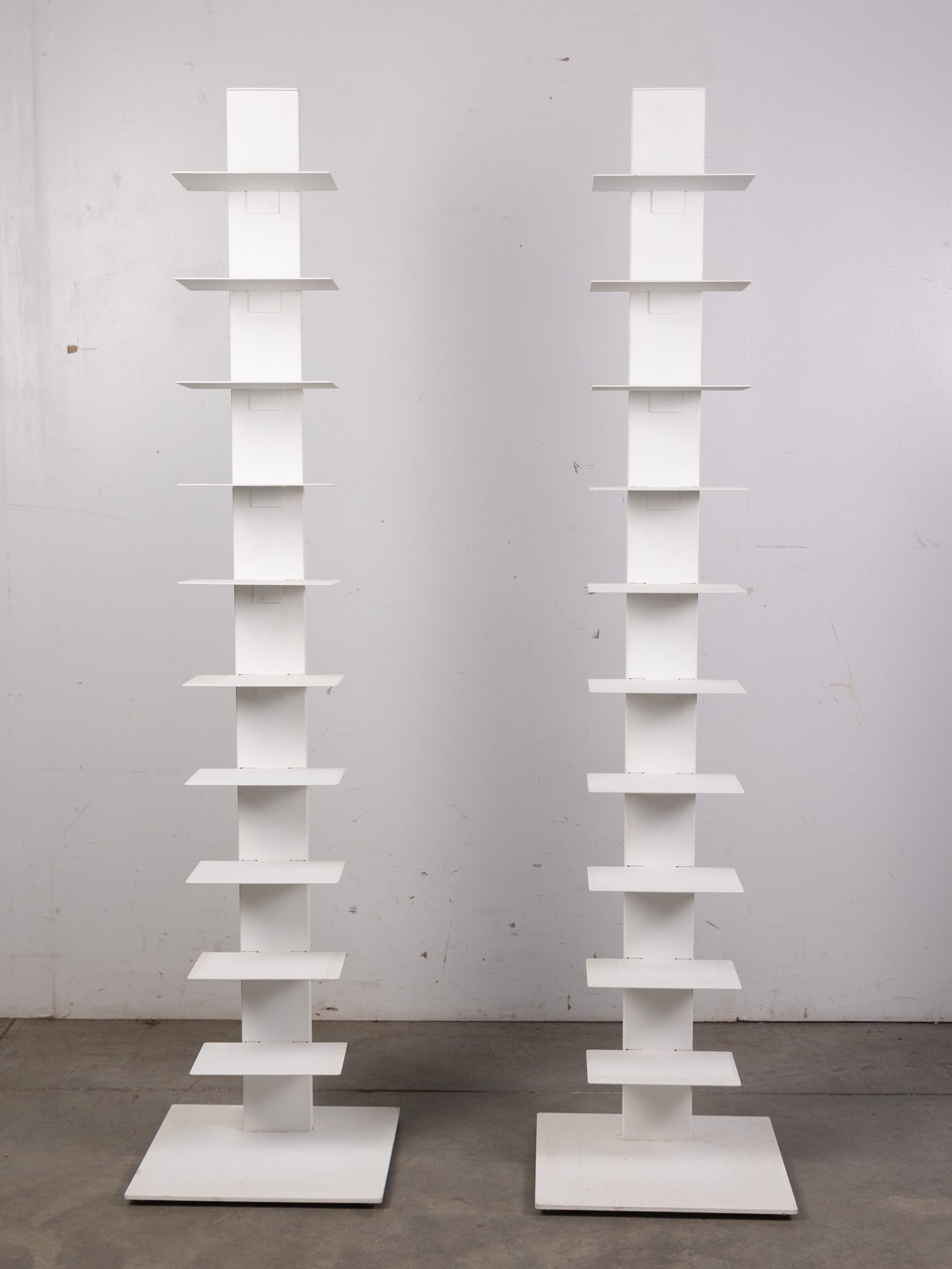 After Bruno Rainaldi | Italian Modern "Sapiens" Book Shelf: In the style of Ptolomeo Bookcase or the Sapiens, a "floating" book stand with cantilevered metal shelves tucking into a 6' stand. White enamel.Size59.5" x 14" x 14"LiteratureBrooks Auction –