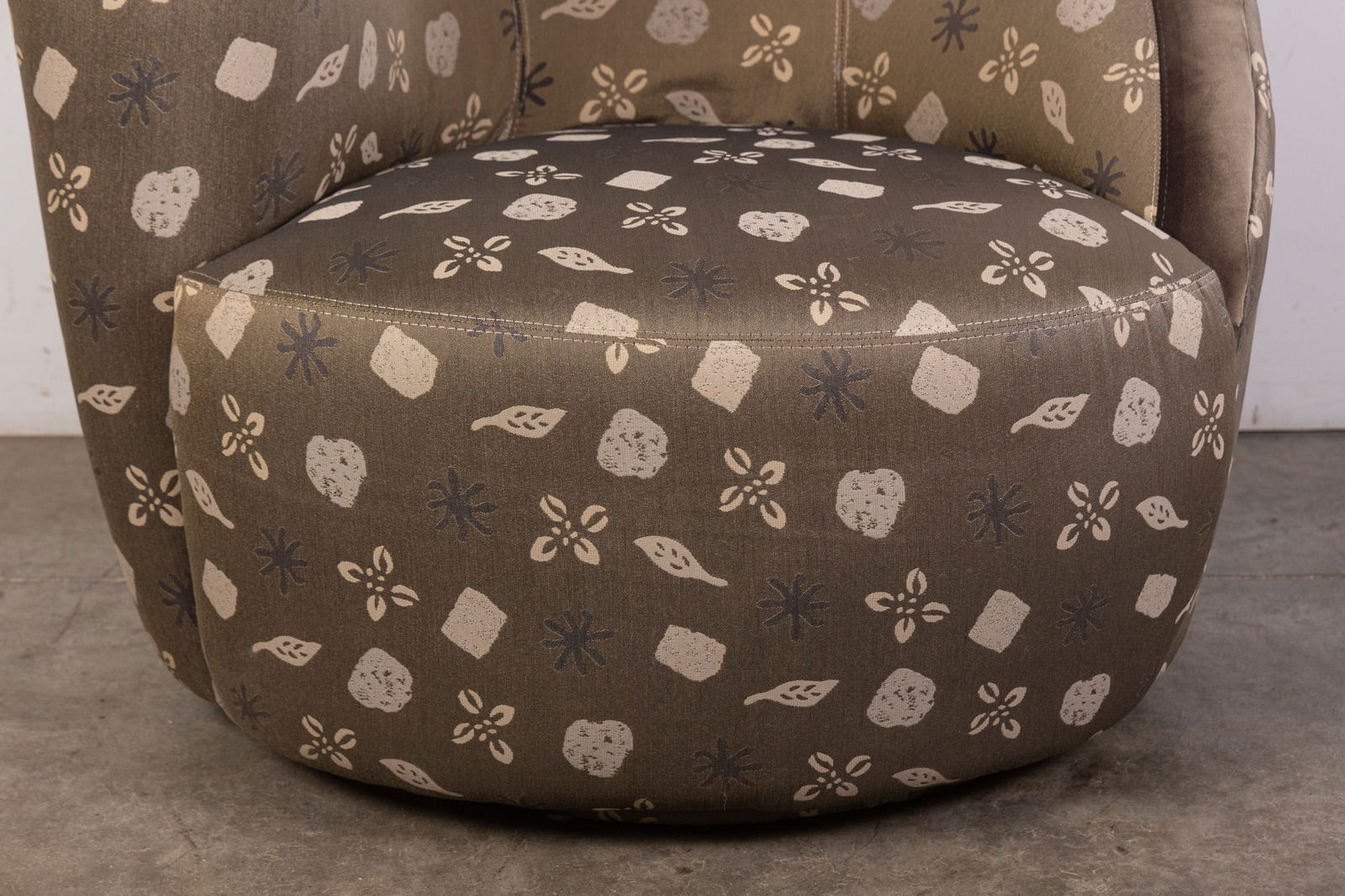 Vladimir Kagan Attr. | "Nautilus" Chair - 3