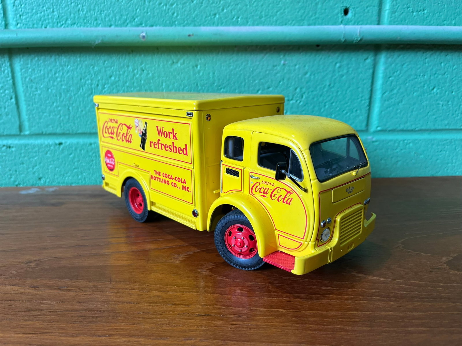 Danbury Mint Coca-Cola Delivery Truck - 5