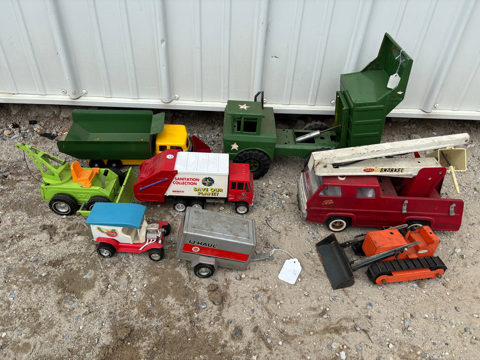 Assortment of Metal Toy Industrial Vehicles: Assortment of Metal Toy Industrial Vehicles featuring Tonka Literature Brooks Auction – Online Auction Terms & Conditions Contact: (856) 694-2960 | info@brooks.auction READ BEFORE YOU BID: We wa