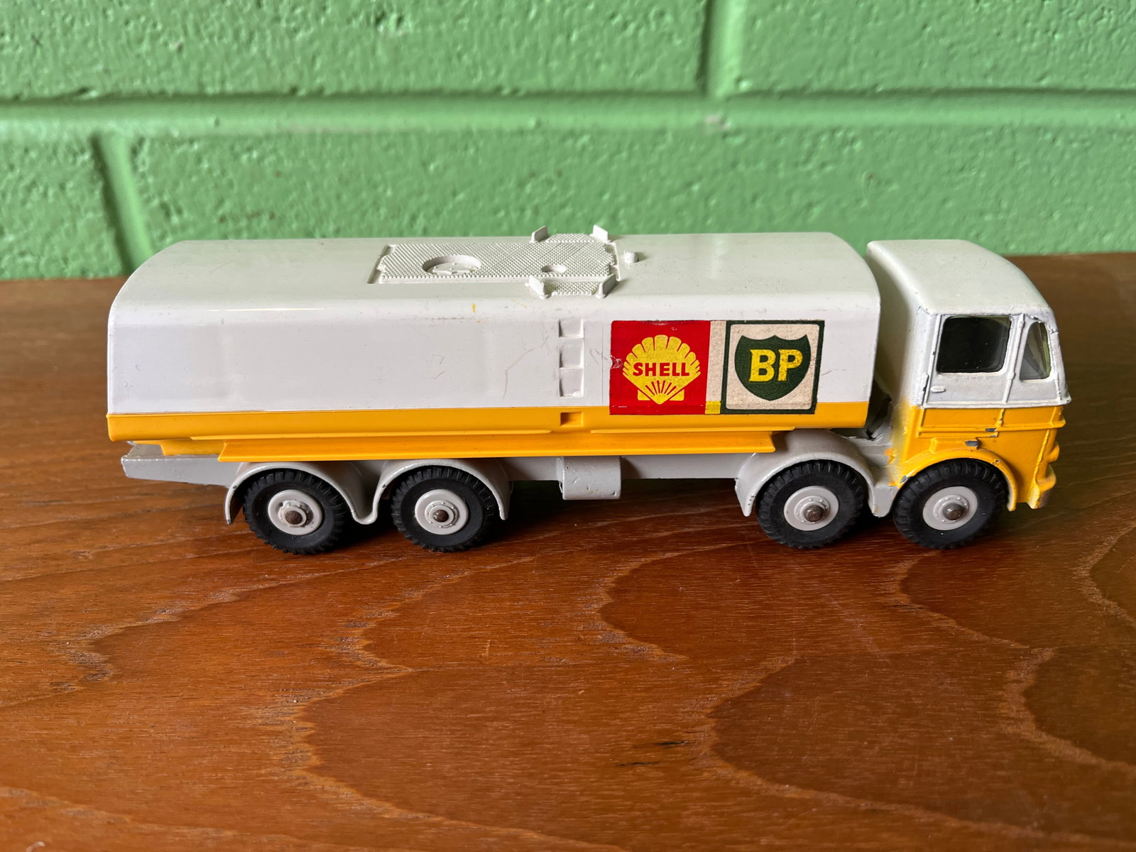 Dinky Supertoys Leyland Octopus Shell BP Truck: Dinky Supertoys Leyland Octopus Shell BP TruckLiteratureBrooks Auction – Online Auction Terms & Conditions Contact: (856) 694-2960 | info@brooks.auction READ BEFORE YOU BID: We want you to feel