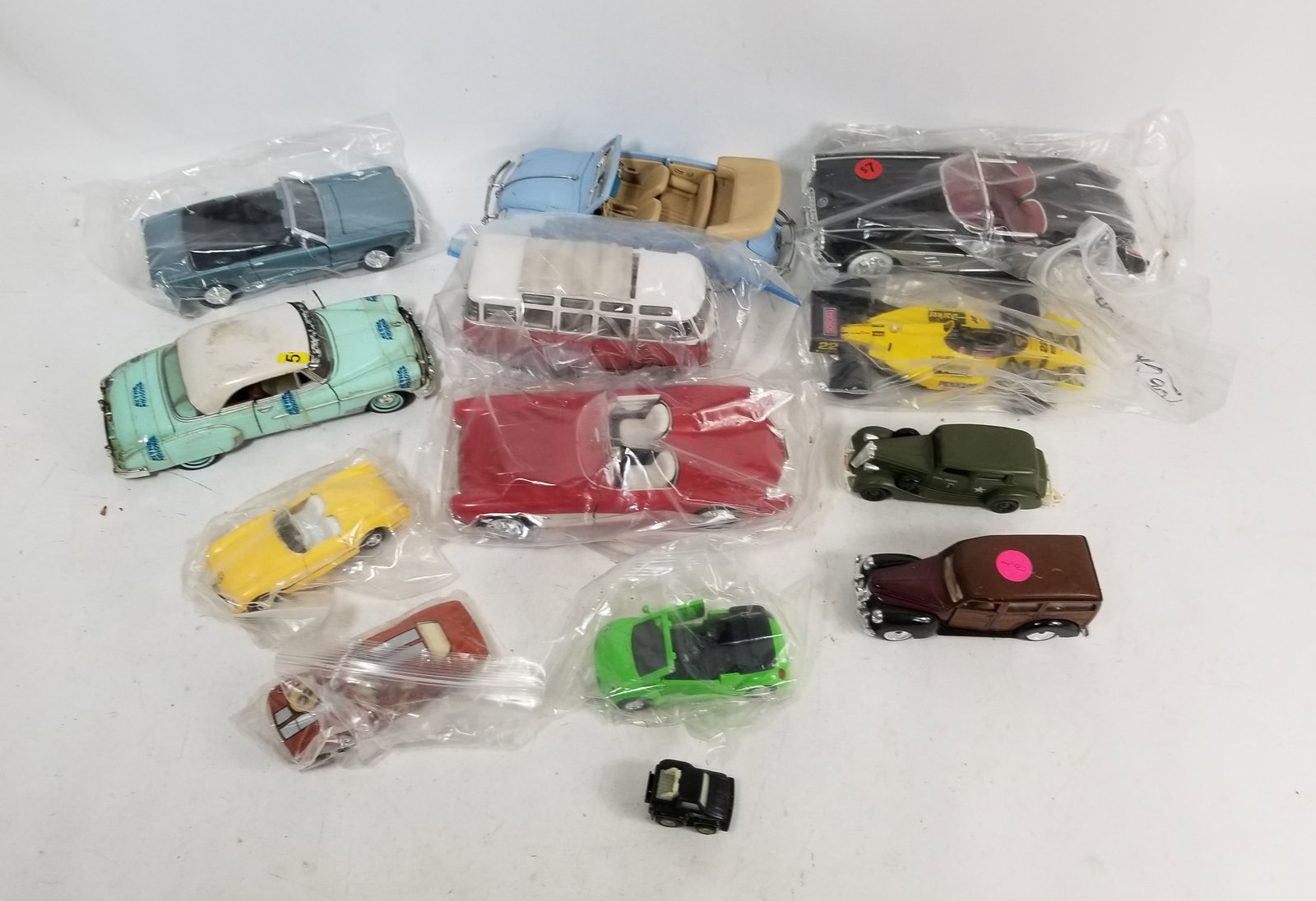 Assortment of Model Vehicles: Assortment of Model Vehicles featuring Franklin Mint Literature Brooks Auction – Online Auction Terms & Conditions Contact: (856) 694-2960 | info@brooks.auction READ BEFORE YOU BID: We want you
