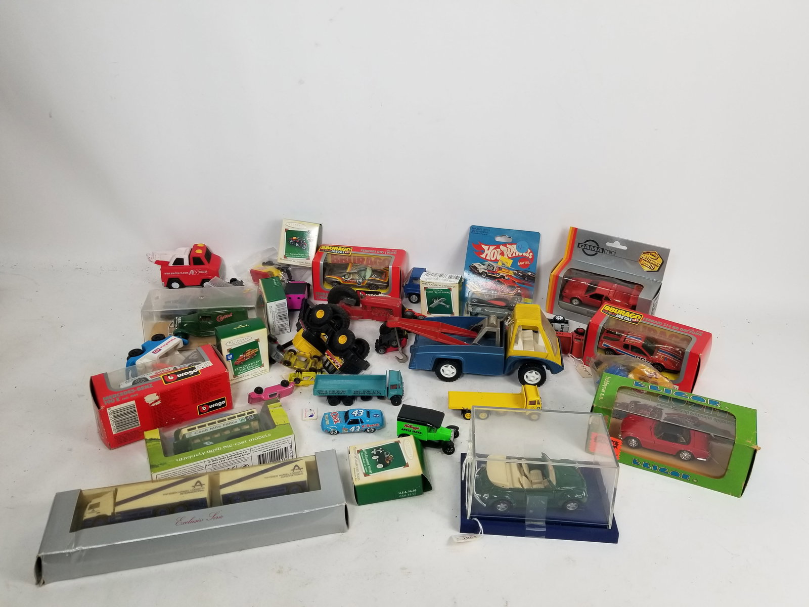 Assortment of Toy and Model Vehicles: Assortment of Toy and Model Vehicles Literature Brooks Auction – Online Auction Terms & Conditions Contact: (856) 694-2960 | info@brooks.auction READ BEFORE YOU BID: We want you to feel confiden