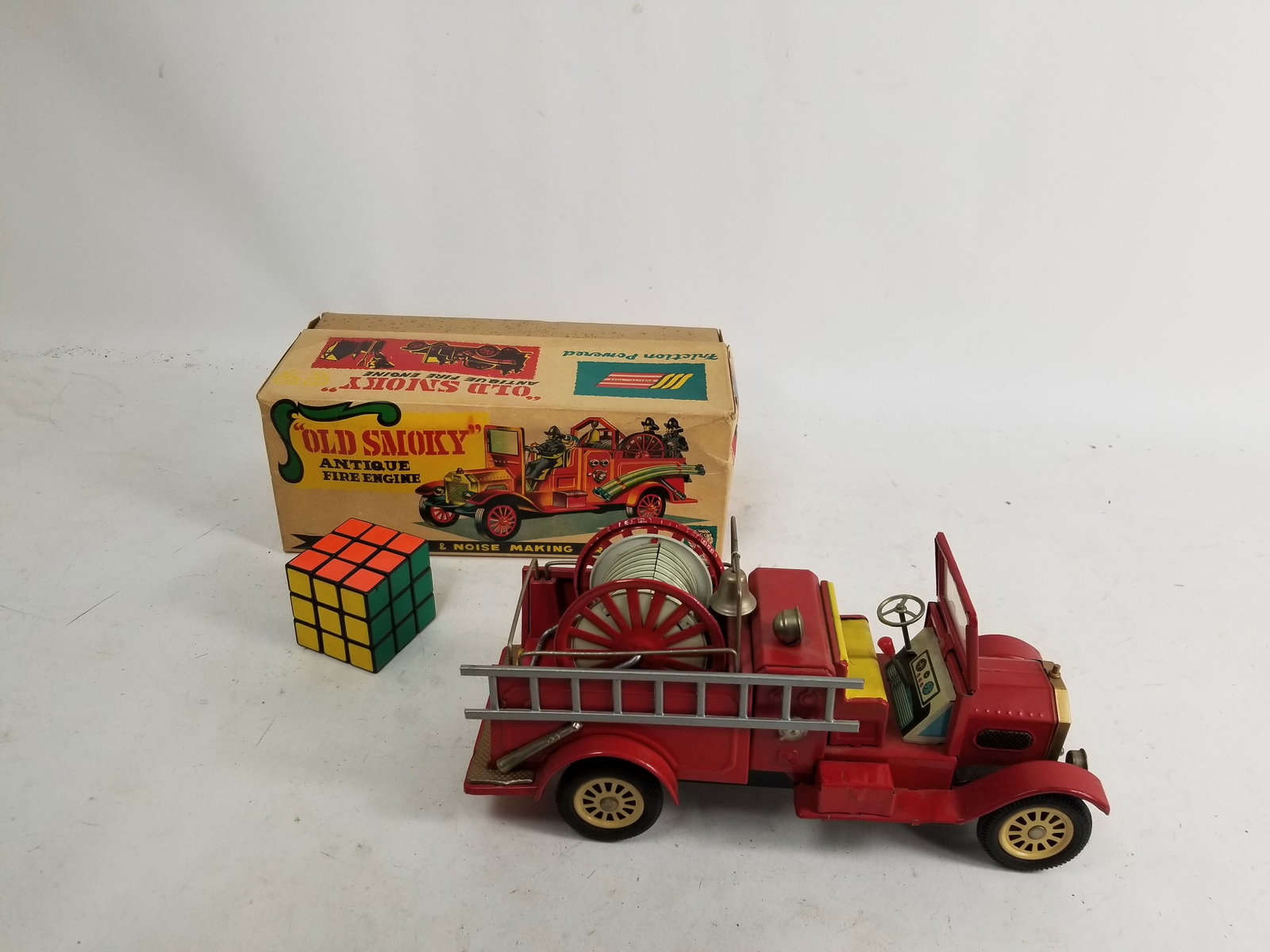Shioji Tin Friction Old Smoky Antique Fire Engine in Original Box - 2