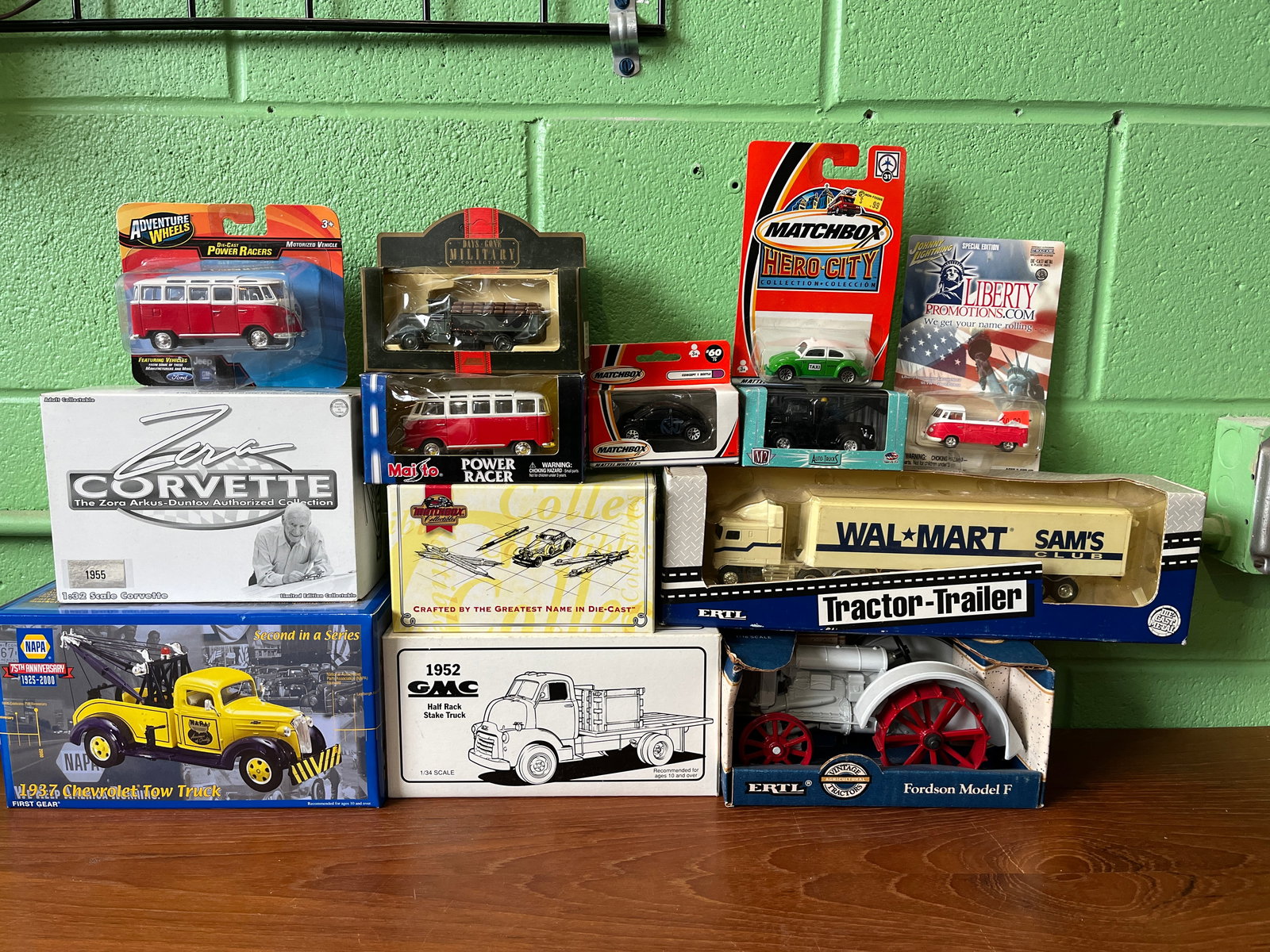 Assortment of Toy and Model Vehicles in Original Boxes: Assortment of Toy and Model Vehicles in Original Boxes Literature Brooks Auction – Online Auction Terms & Conditions Contact: (856) 694-2960 | info@brooks.auction READ BEFORE YOU BID: We want yo
