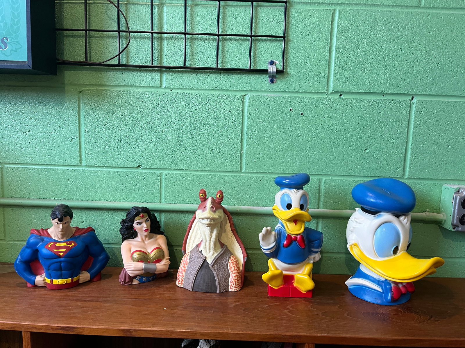 Assortment of Novelty Coin Banks: Assortment of Novelty Coin Banks Literature Brooks Auction – Online Auction Terms & Conditions Contact: (856) 694-2960 | info@brooks.auction READ BEFORE YOU BID: We want you to feel confident wh