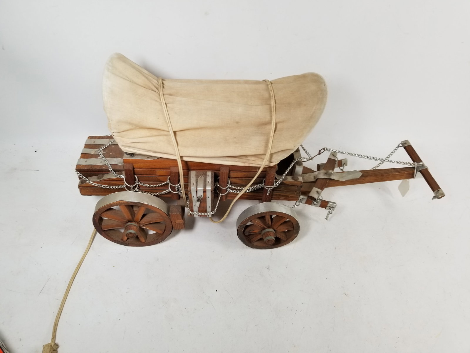 Vintage Covered Wagon Stagecoach Lamp: Vintage Covered Wagon Stagecoach Lamp tested and workingLiteratureBrooks Auction – Online Auction Terms & Conditions Contact: (856) 694-2960 | info@brooks.auction READ BEFORE YOU BID: We want