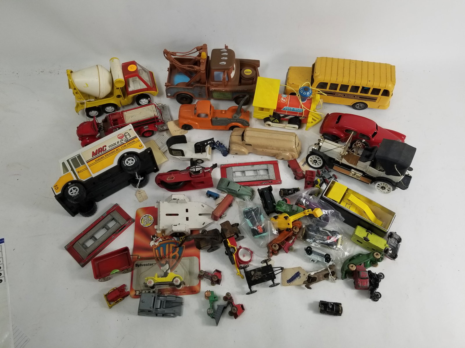 Assortment of Toy and Model Vehicles: Assortment of Toy and Model Vehicles featuring Gabriel, Hubley and Midgetoy Literature Brooks Auction – Online Auction Terms & Conditions Contact: (856) 694-2960 | info@brooks.auction READ BEFOR