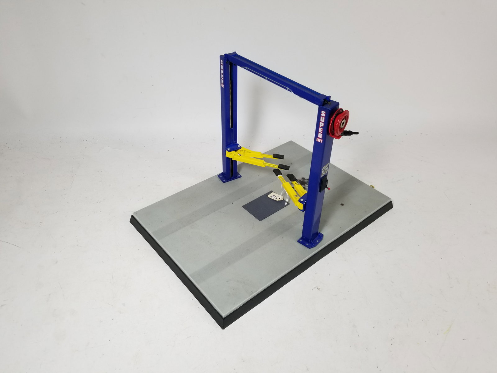 Model 1:18 Scale Vehicle Lift: Model 1:18 Scale Vehicle Lift Literature Brooks Auction – Online Auction Terms & Conditions Contact: (856) 694-2960 | info@brooks.auction READ BEFORE YOU BID: We want you to feel confident when