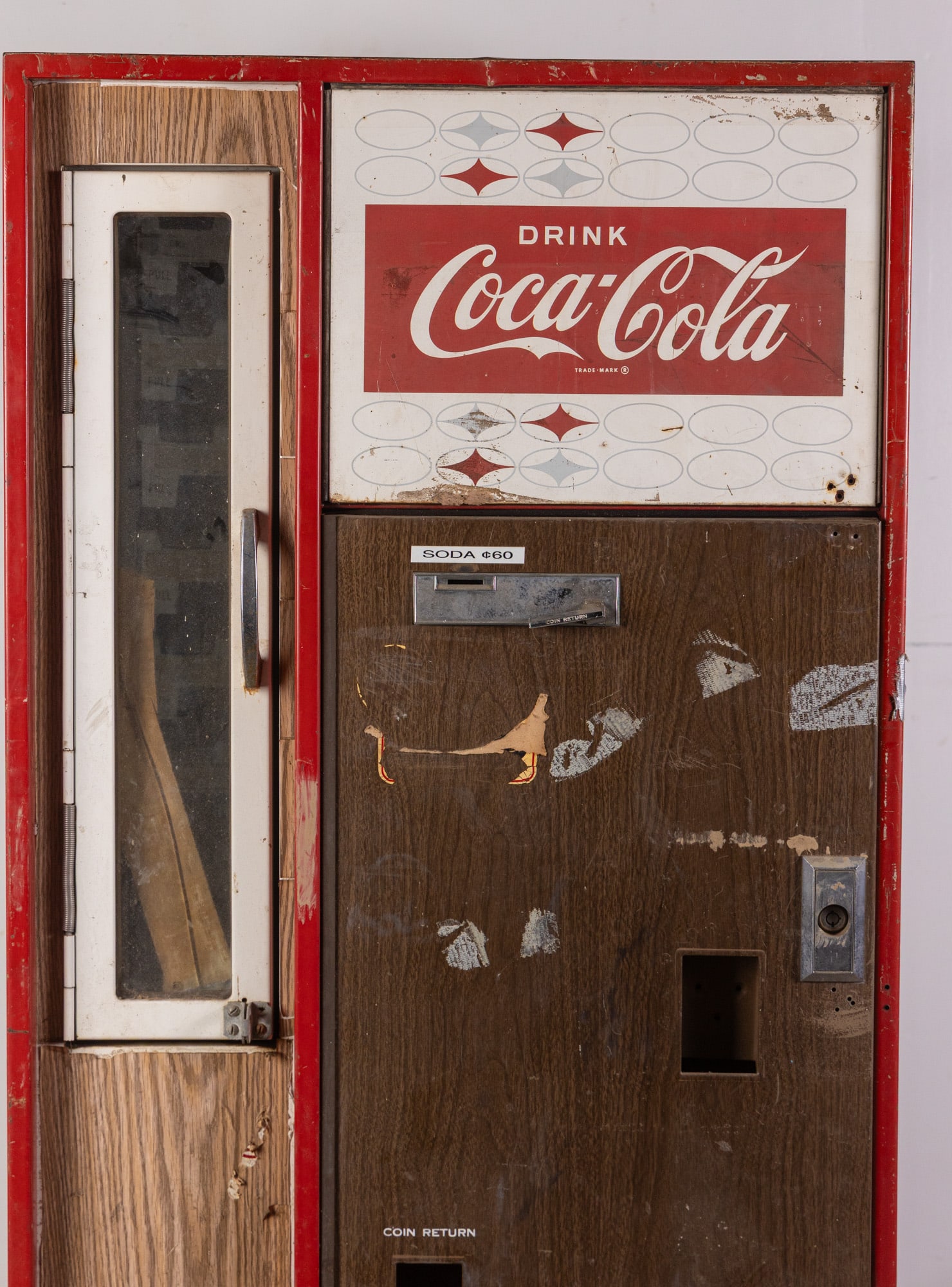 Vintage 1960's Coca Cola Vending Machine - 2