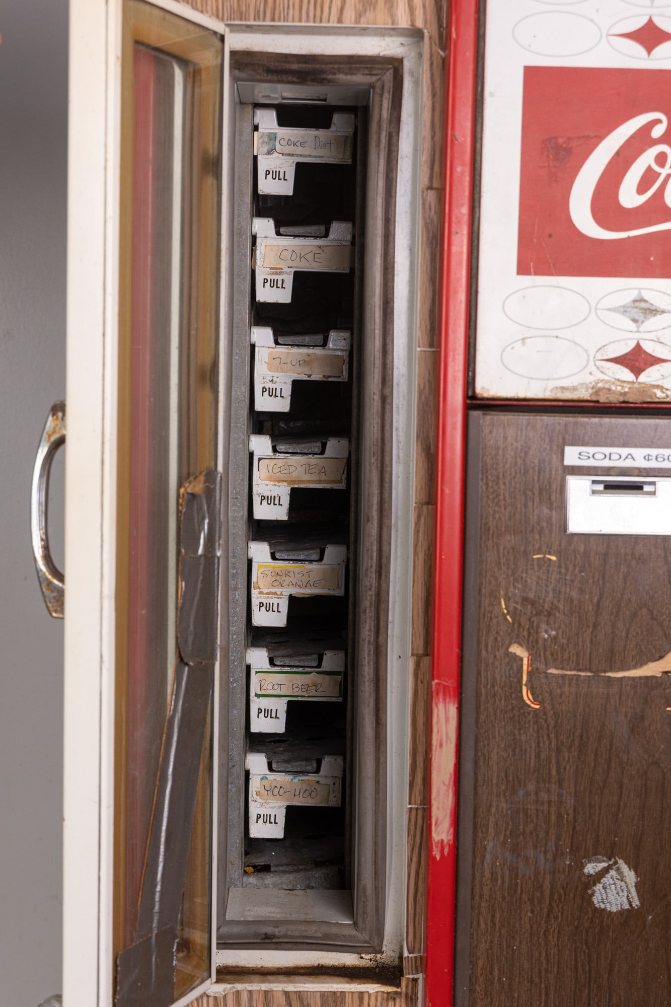 Vintage 1960's Coca Cola Vending Machine - 4