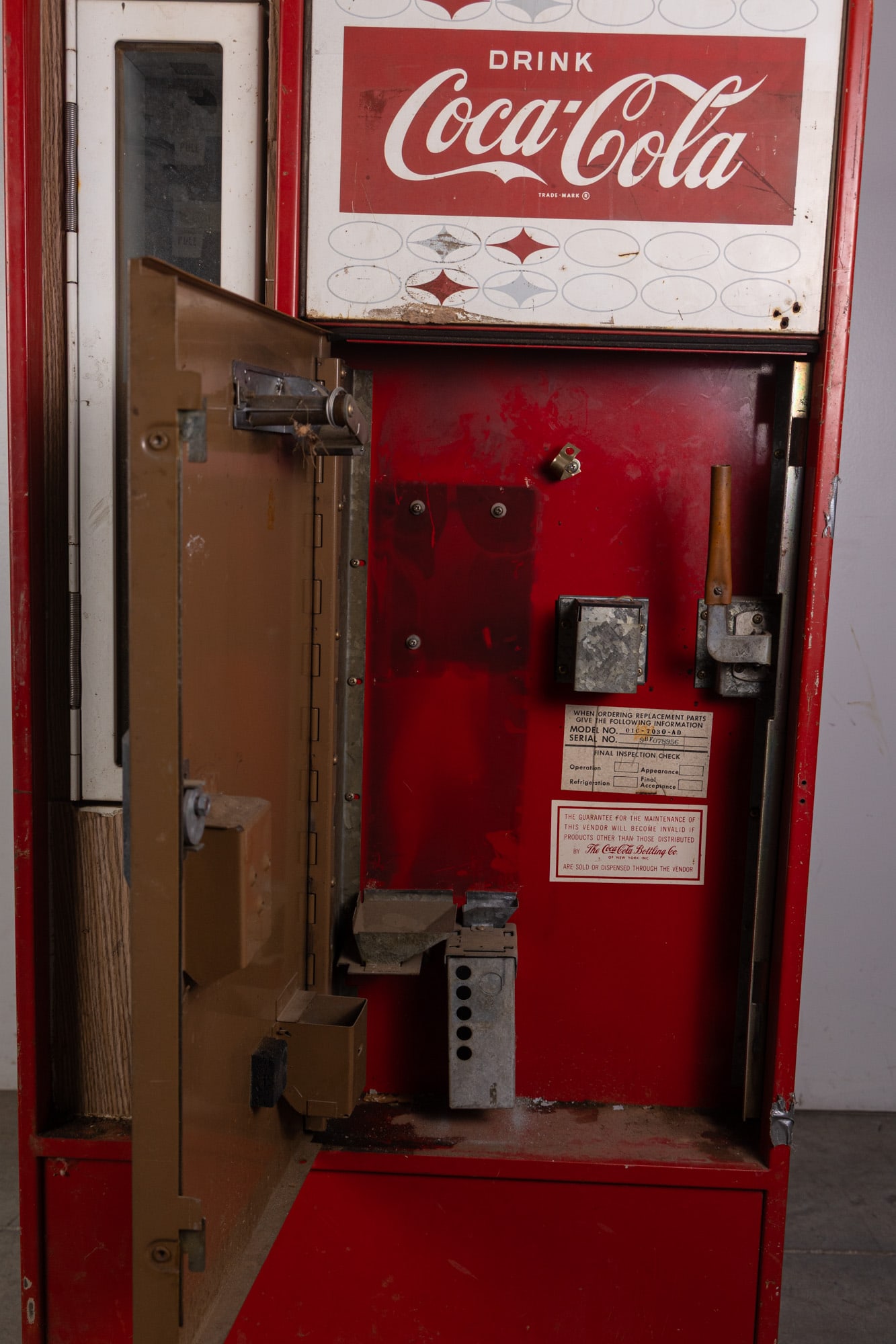 Vintage 1960's Coca Cola Vending Machine - 5