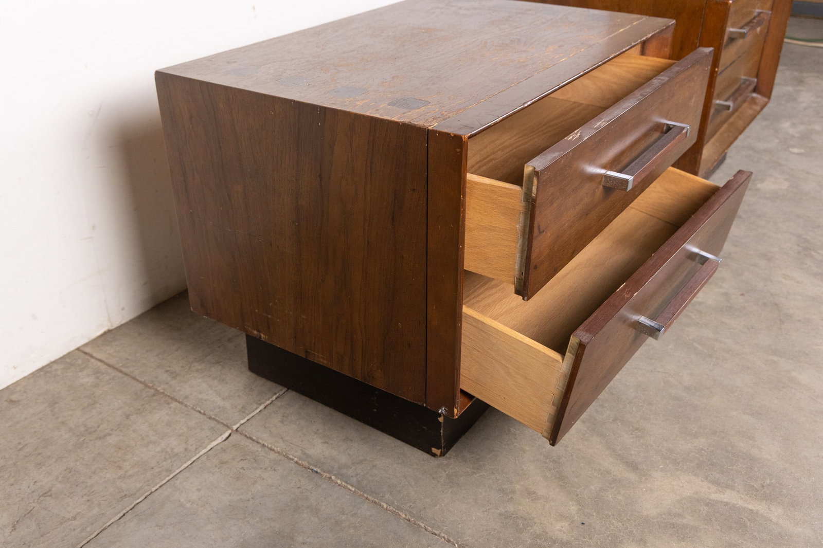 Pair of Lane Mid Century Modern Nightstands - 4