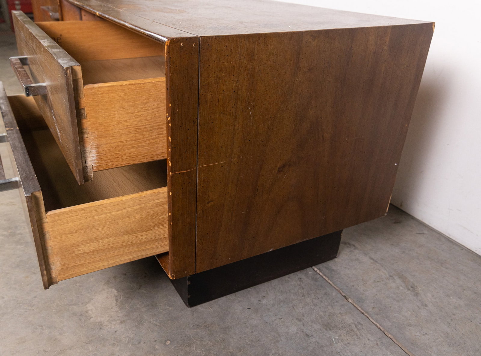 Pair of Lane Mid Century Modern Nightstands - 7