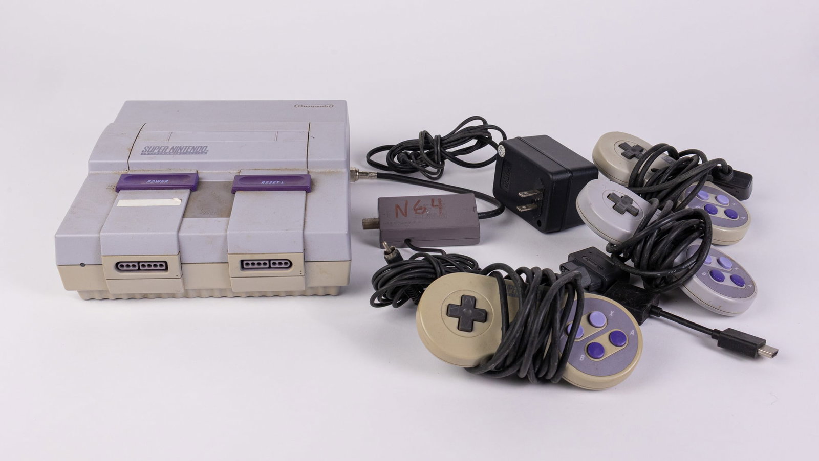 Nintendo SNES Console w/ Accessories (1 of 7)